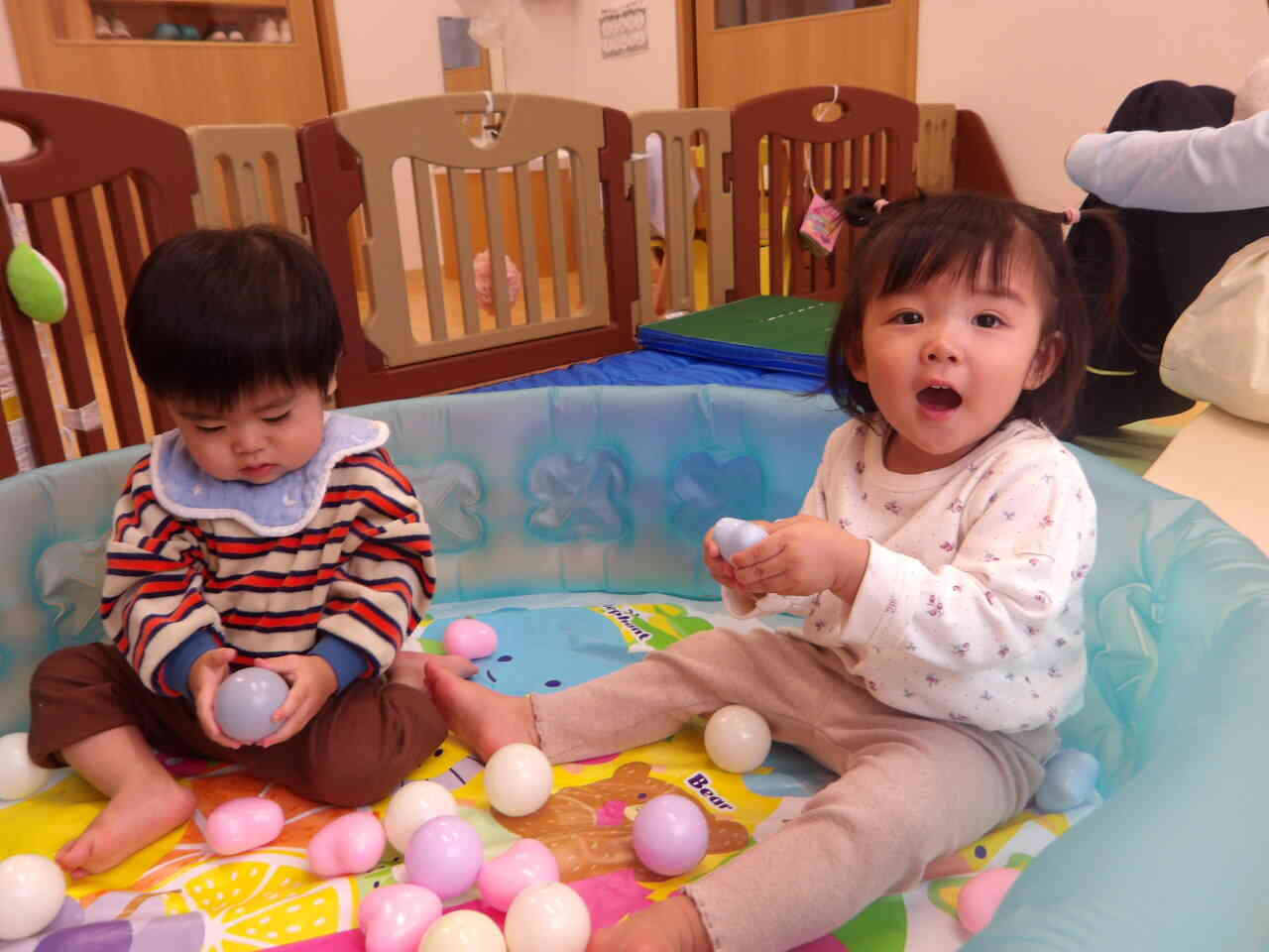 ニチイの保育サービスのテーマは、 おもいっきり遊ぶ。おもいっきり学ぶ。