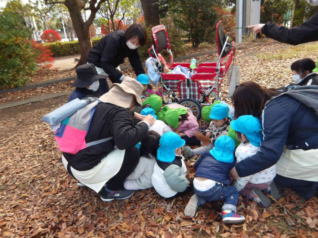 お散歩中の避難訓練　（0歳・1歳・2歳）
