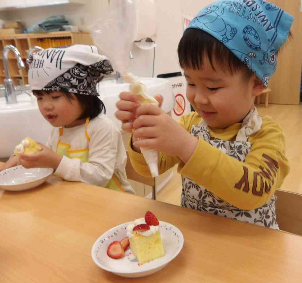 生クリームを絞ってみます