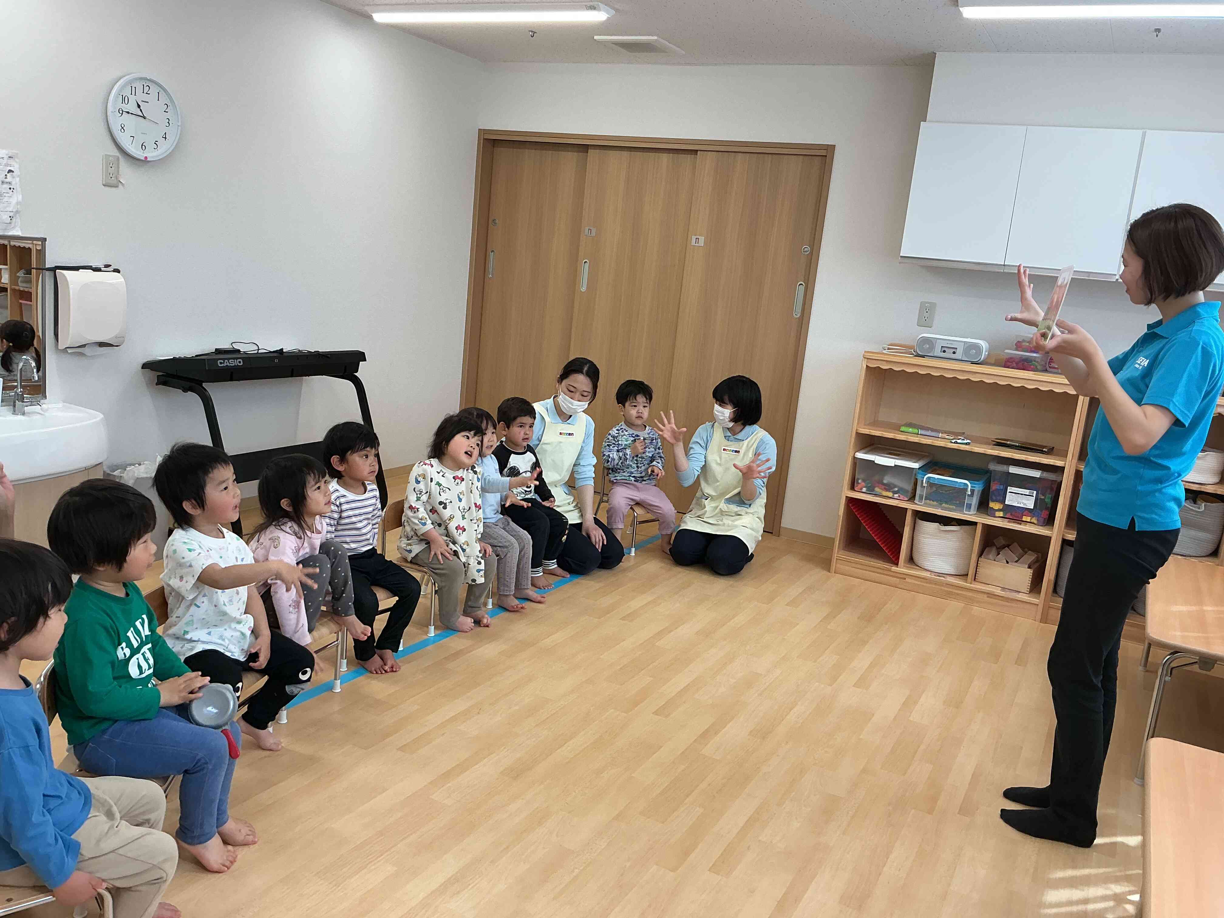 英語レッスン　（りす組3歳児）
