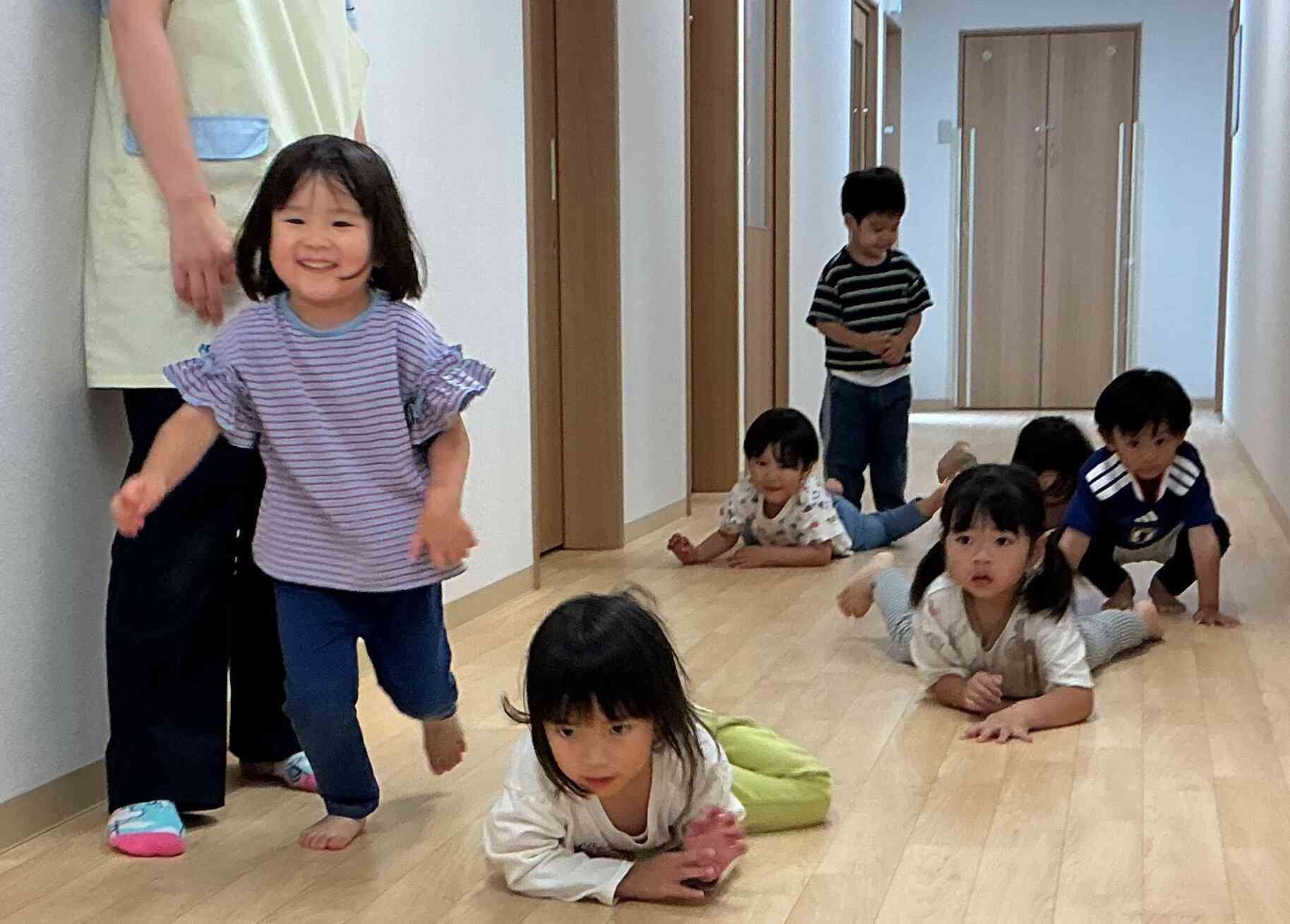 次はヘビのまね