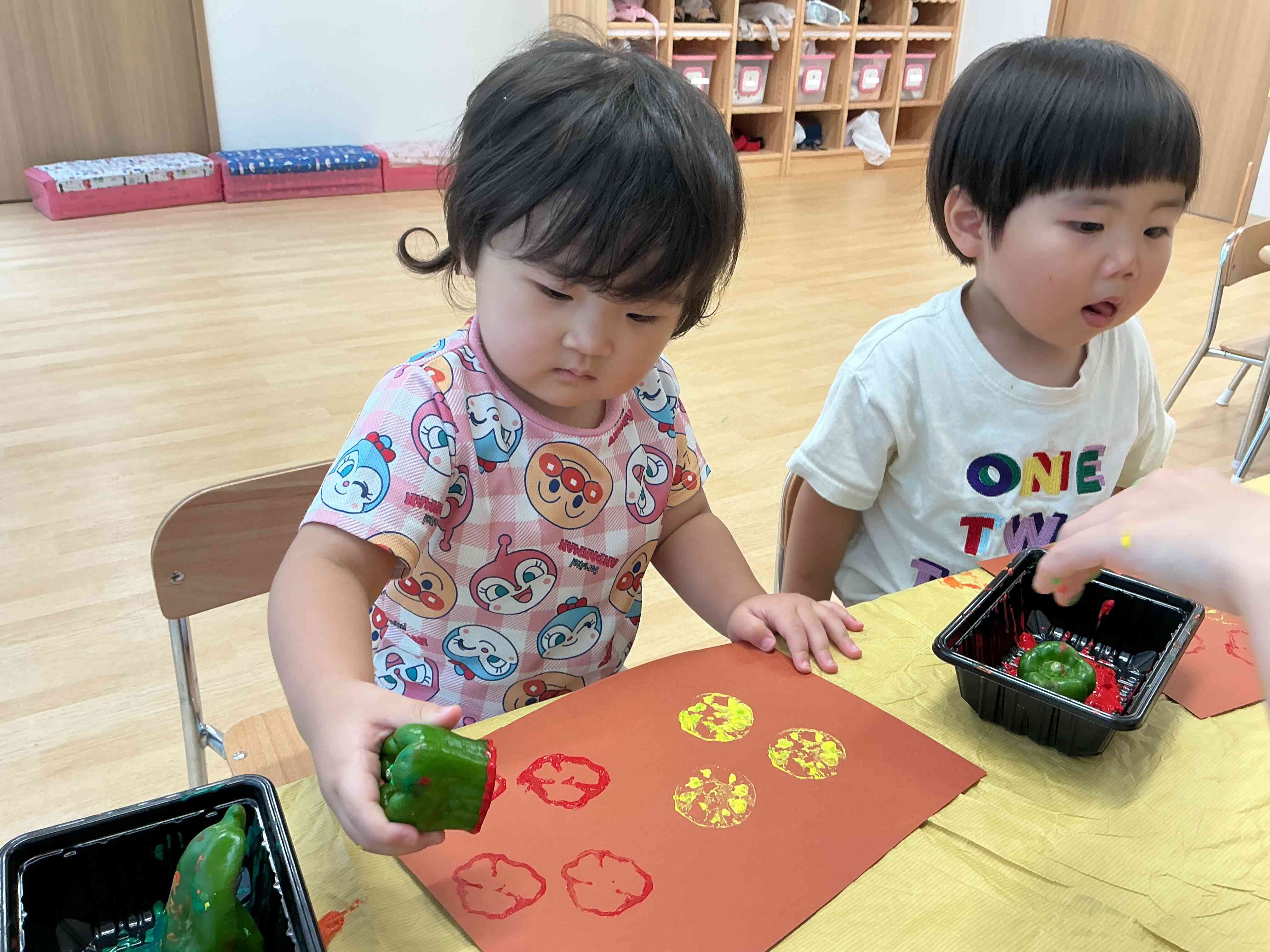 うさぎ組（2歳児）さんのやさいスタンプのテーマはカレーです