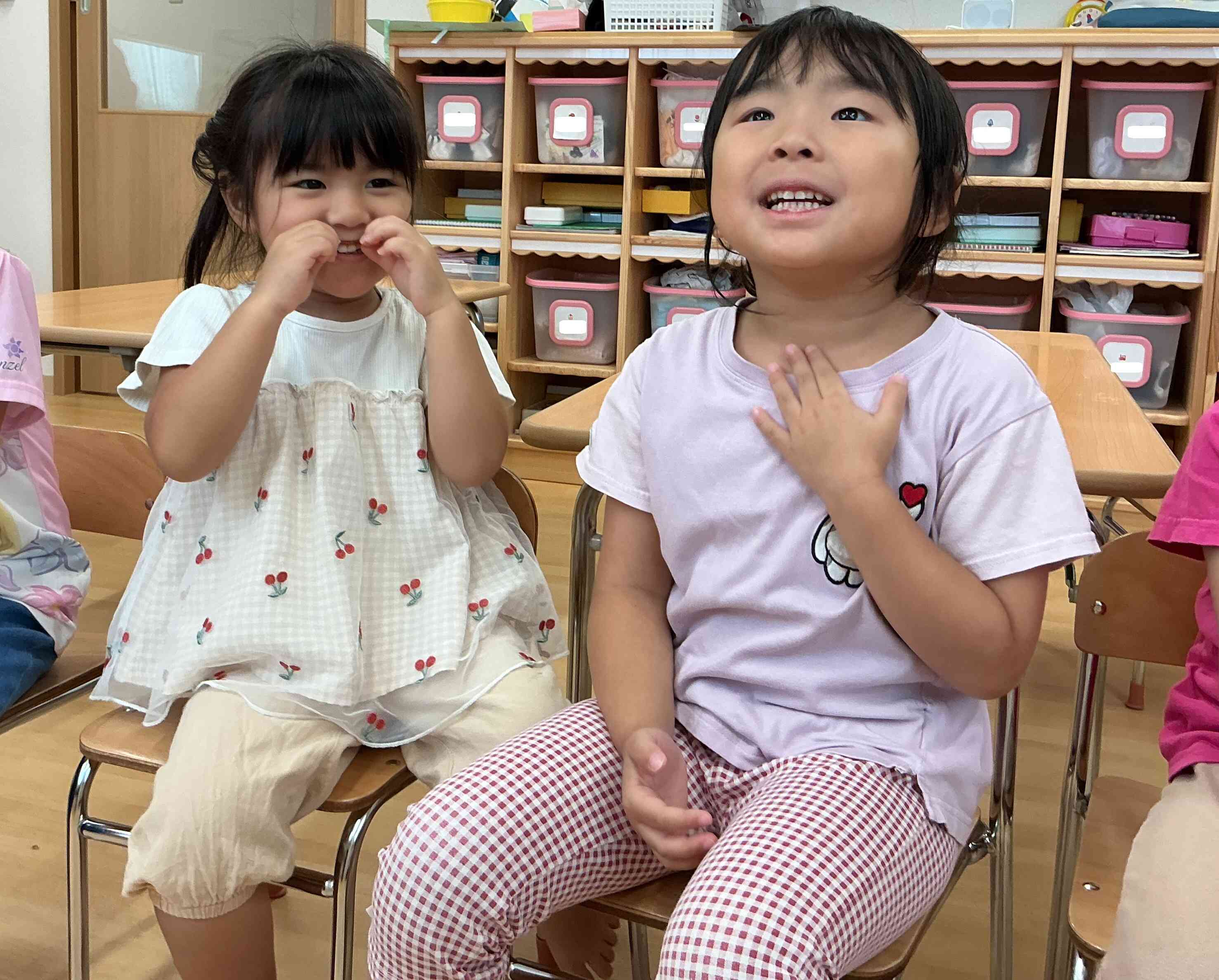 英語レッスン　ぱんだ組（4歳児）、きりん組（5歳児）