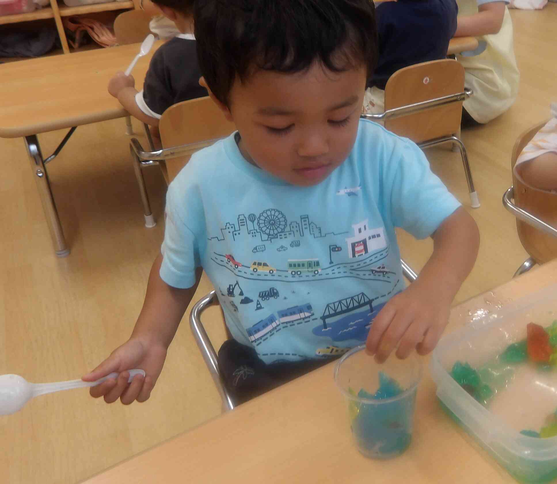 寒天遊び♪（１歳児　あひるぐみ）