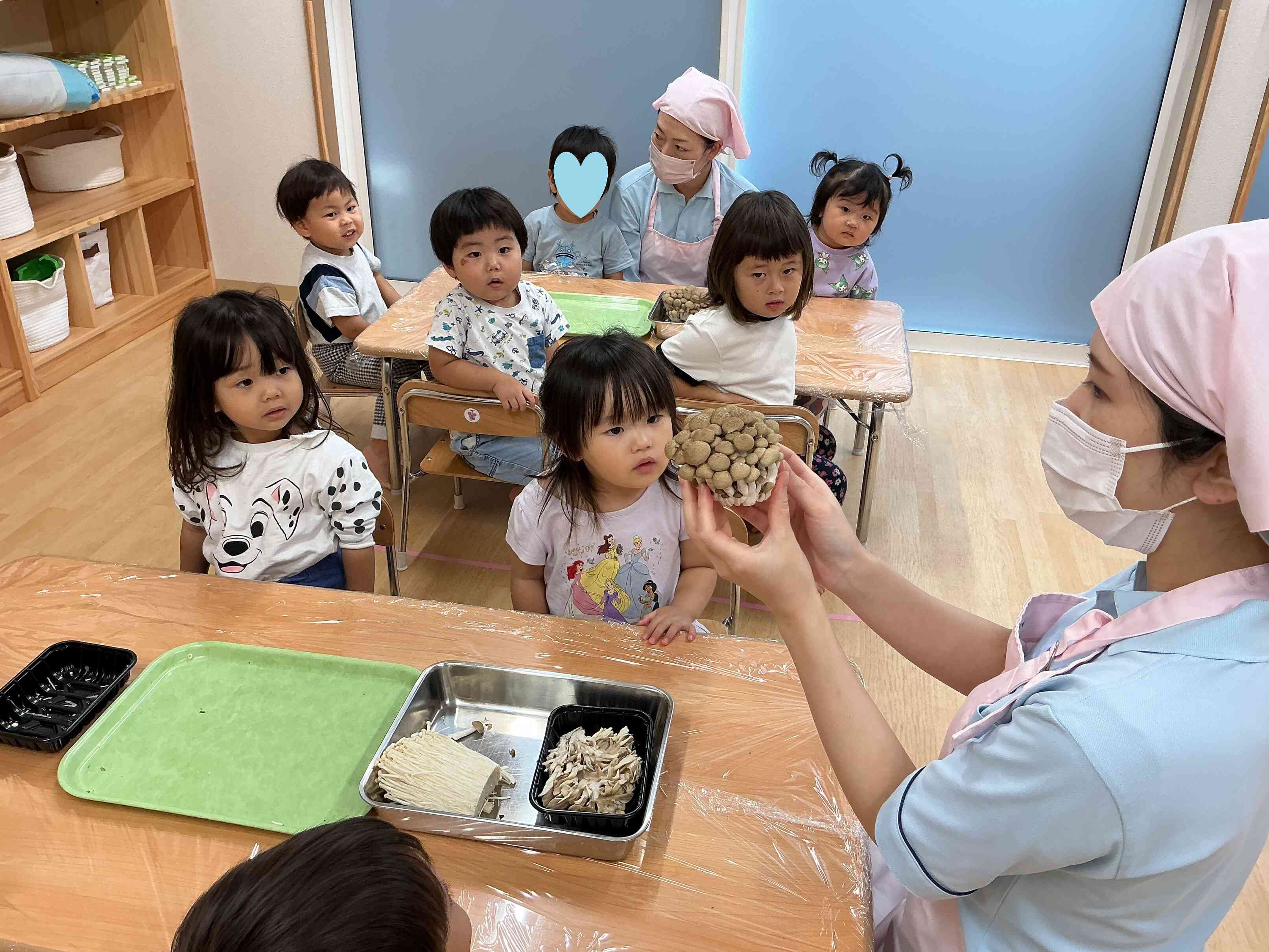 9月の食育 秋のお野菜に触ってみよう ~うさぎ組(2歳児)~