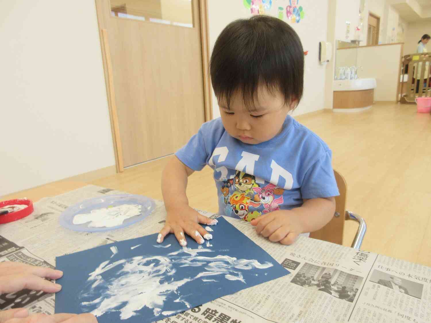 お手てが真っ白！（1歳児：あひる組）