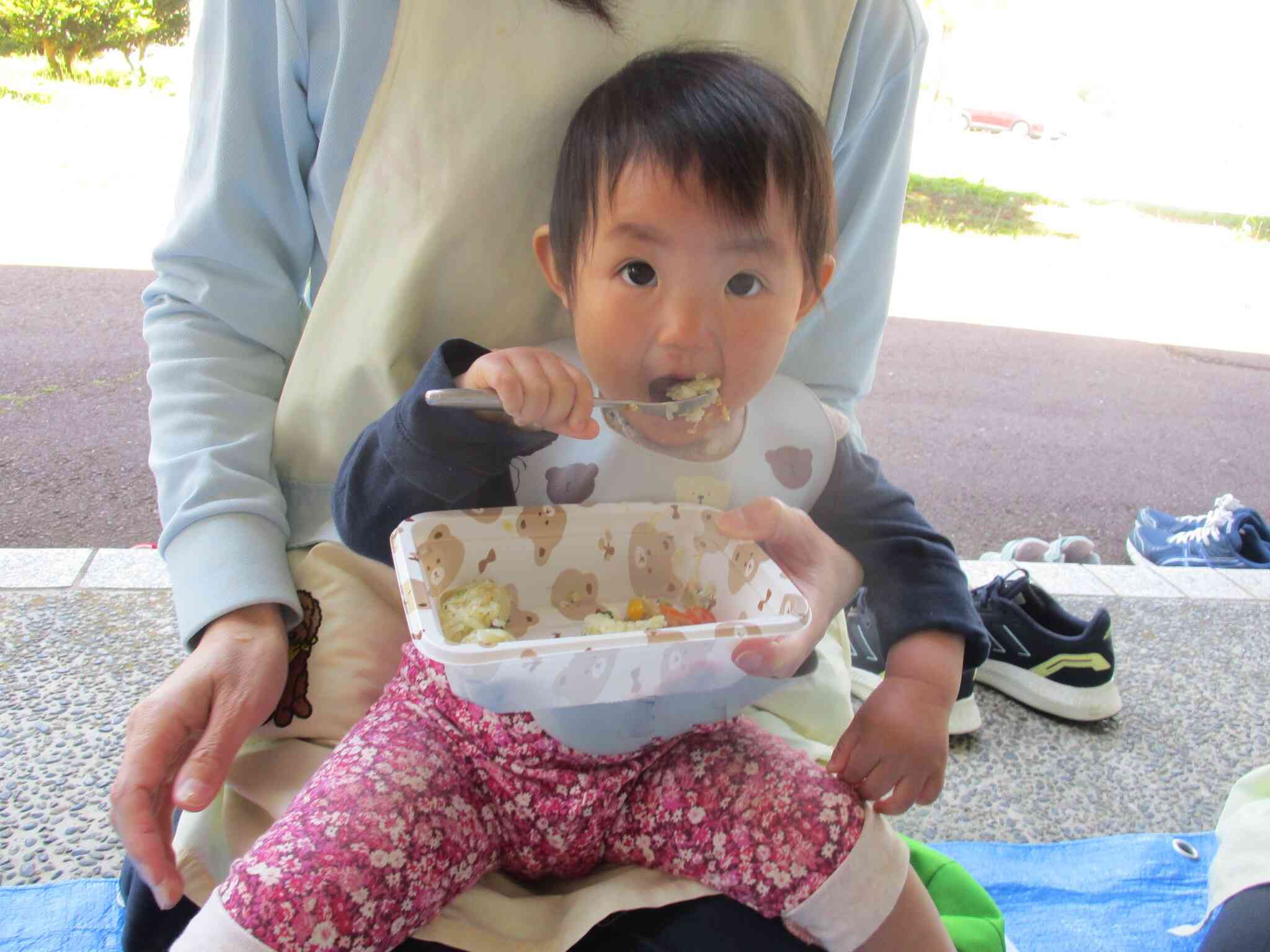 大きなお口で食べてます♪美味しいね☆
