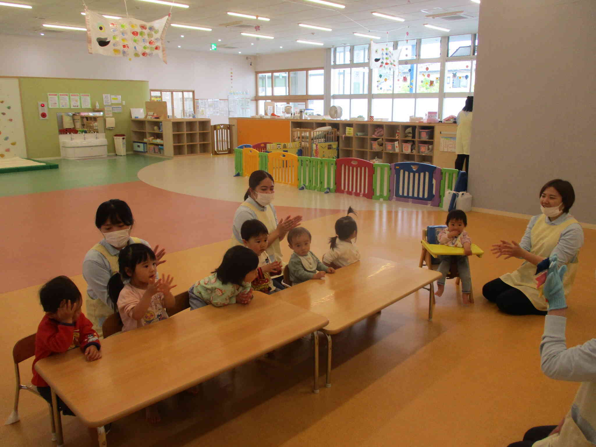 大きな声で歌います！