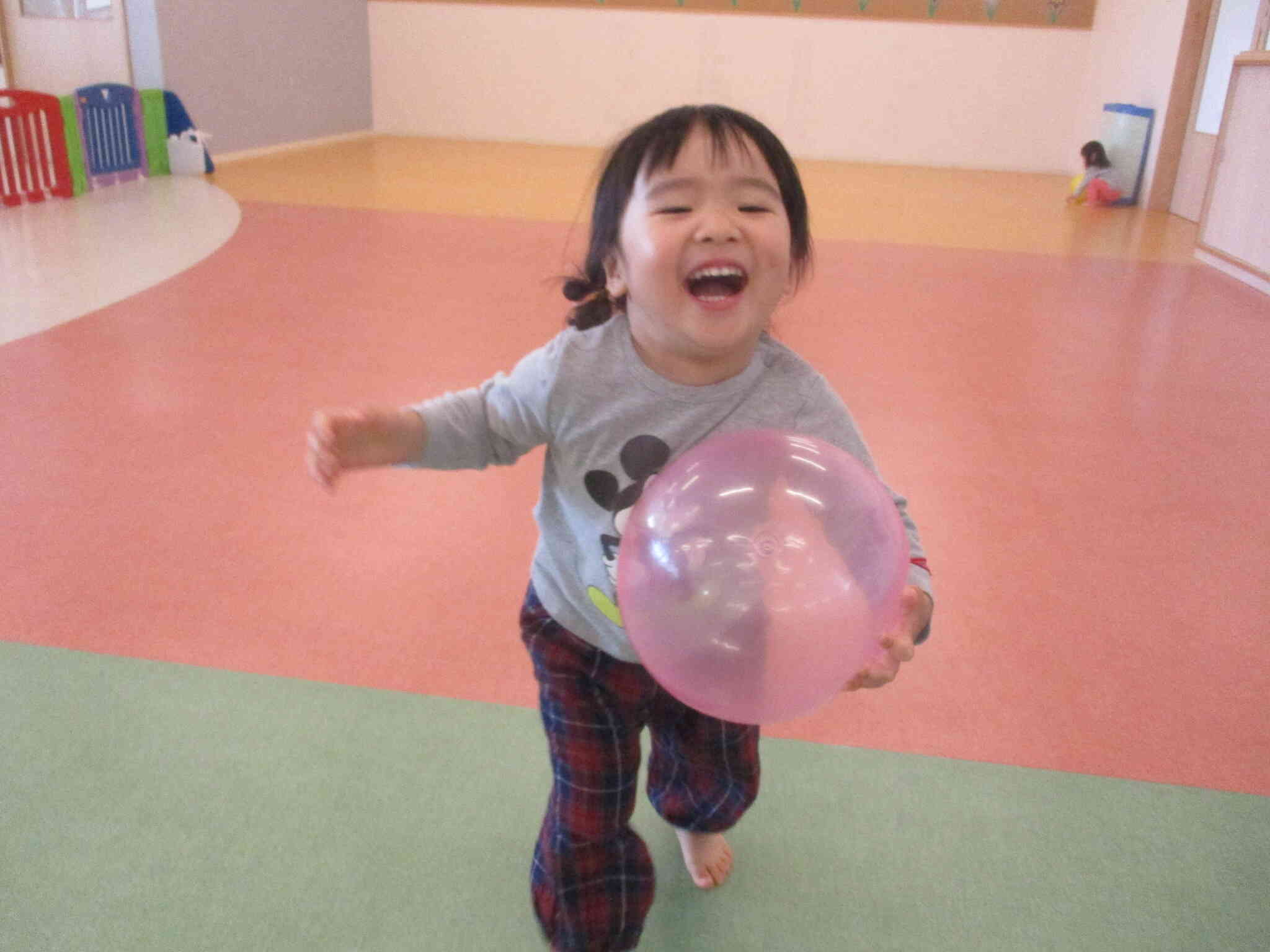 ボール遊び楽しいな♪