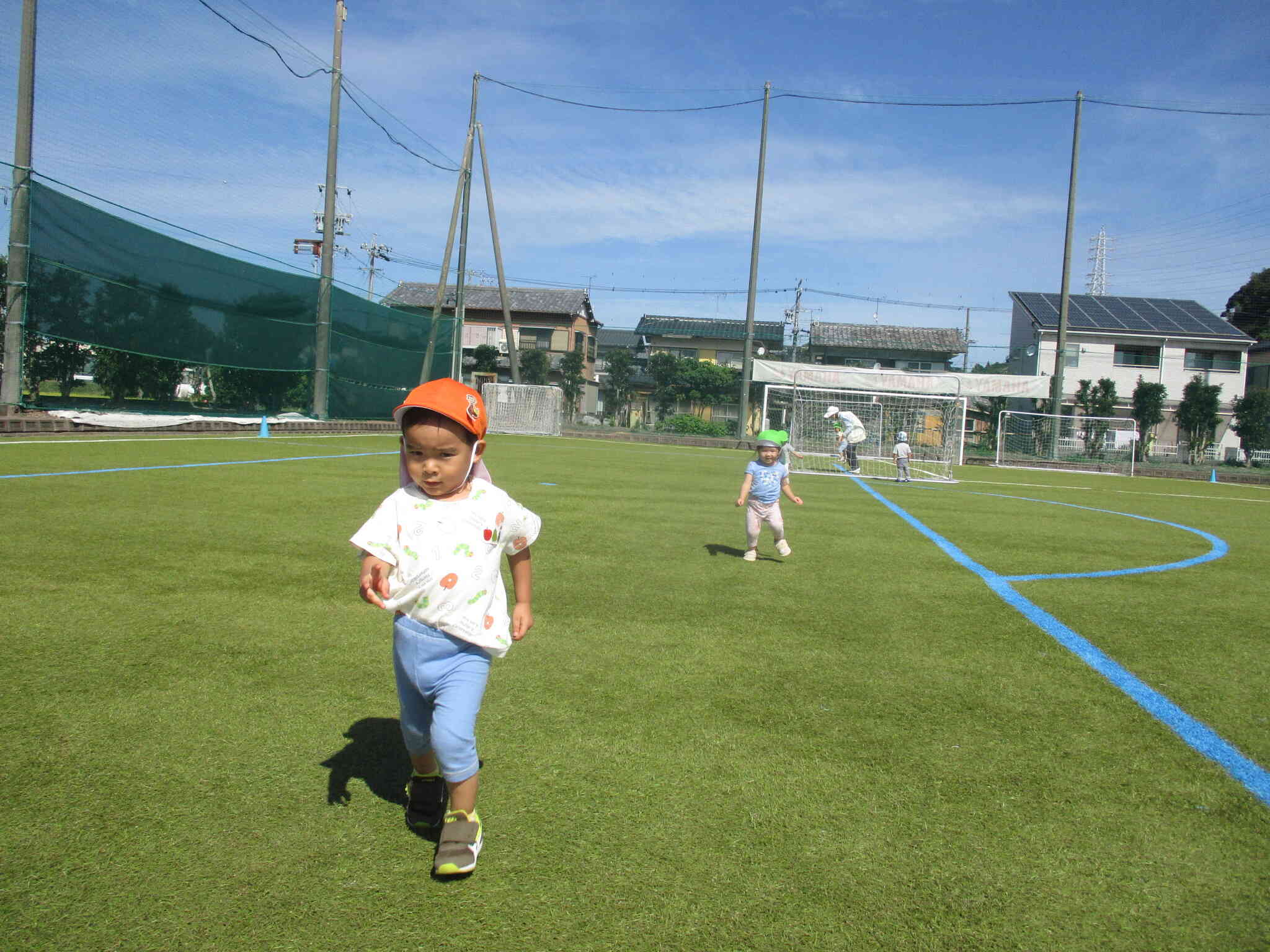 サッカー場へ行きました♪