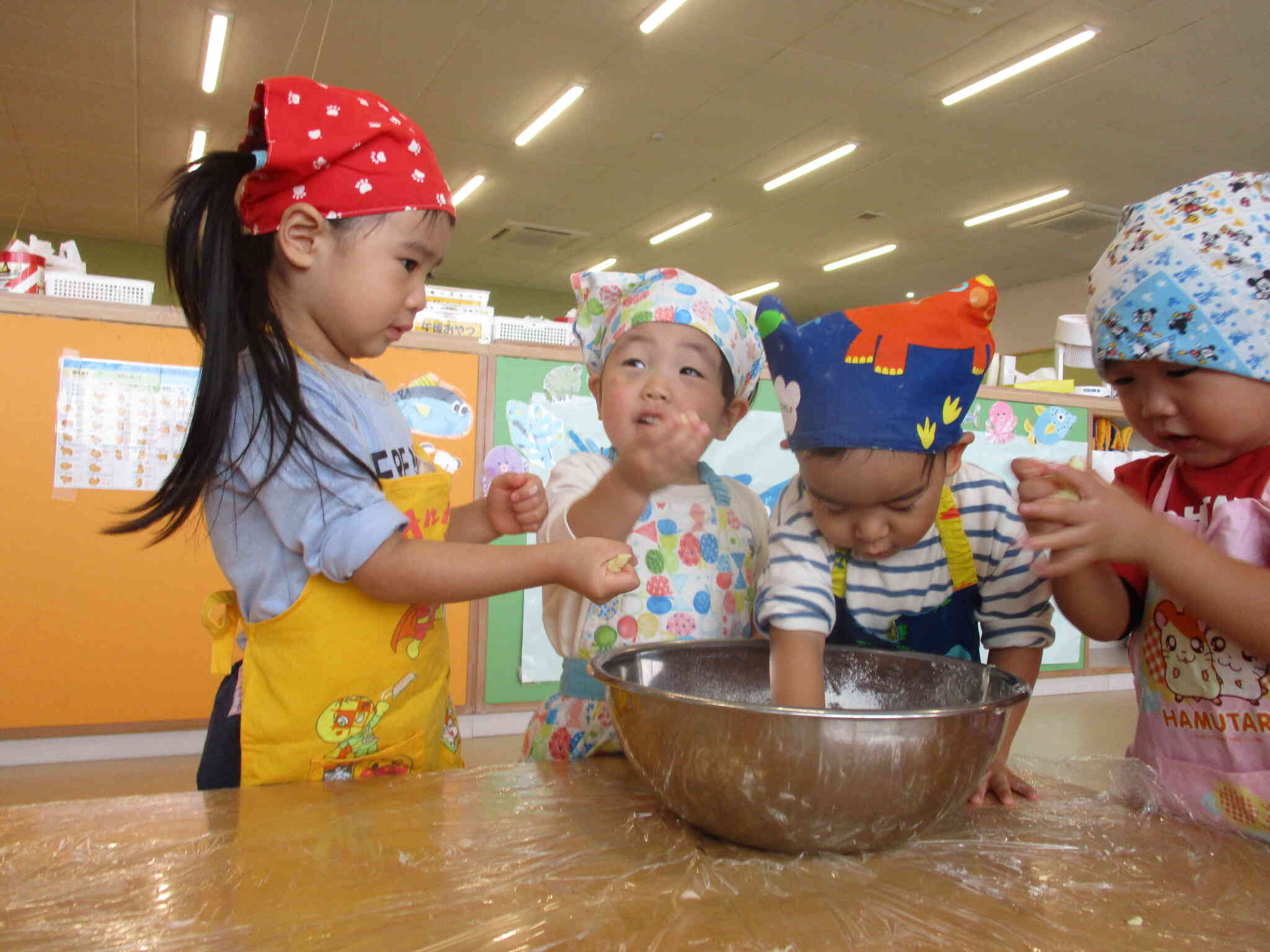 こねこね♪粘土みた～い！