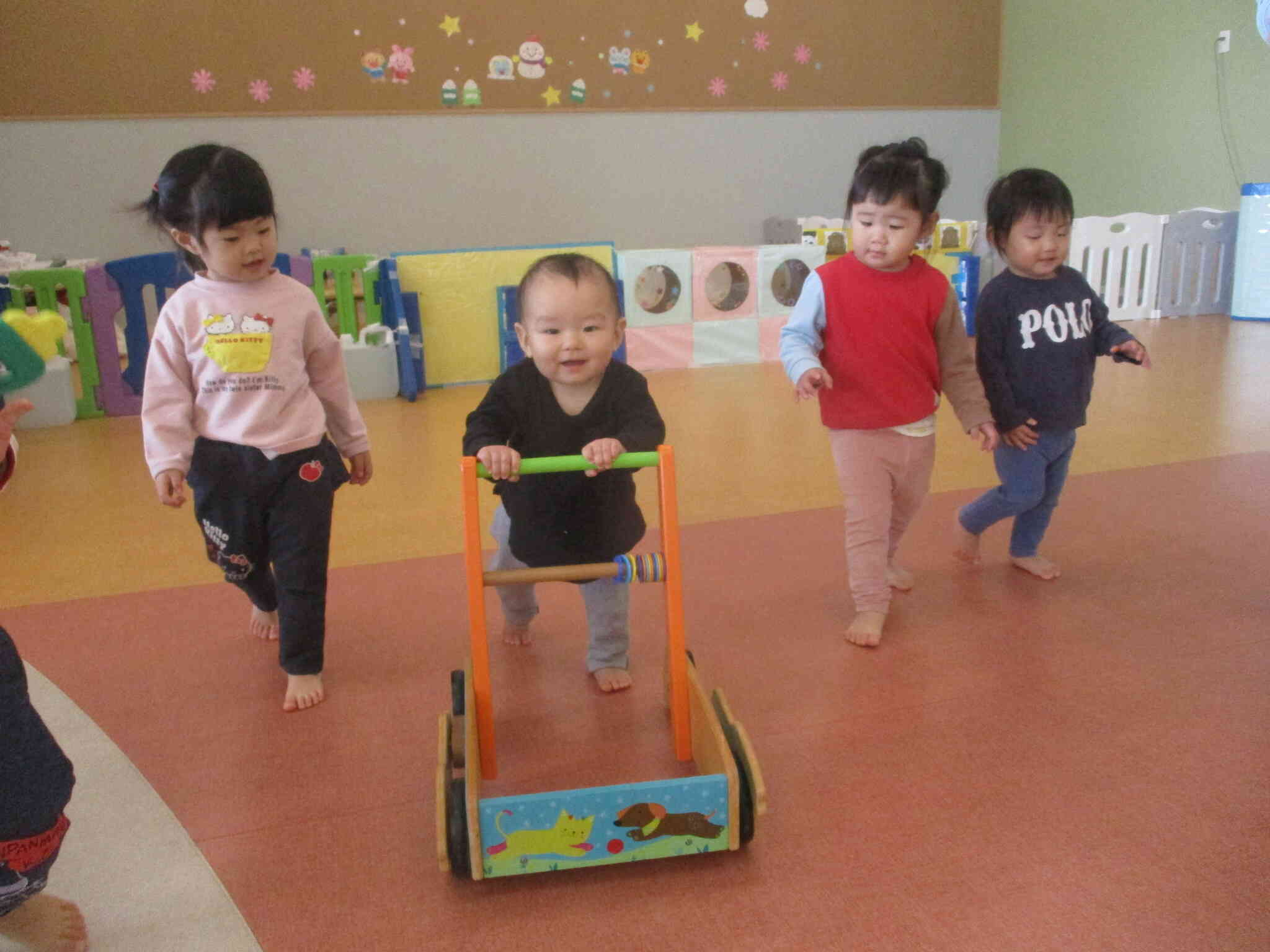 みんなも一緒に歩きます！