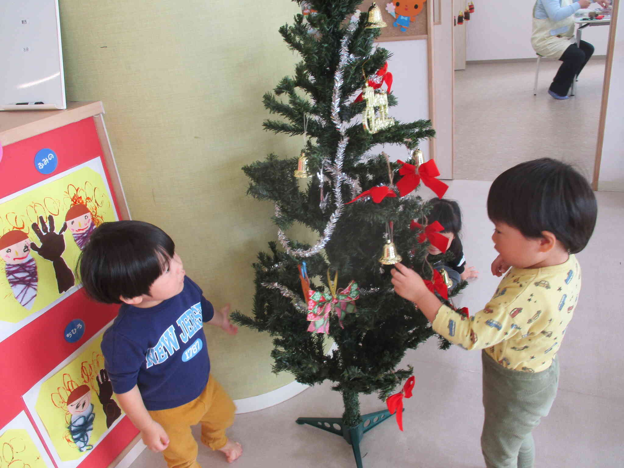ツリーの飾りつけもみんなでしましたよ♪