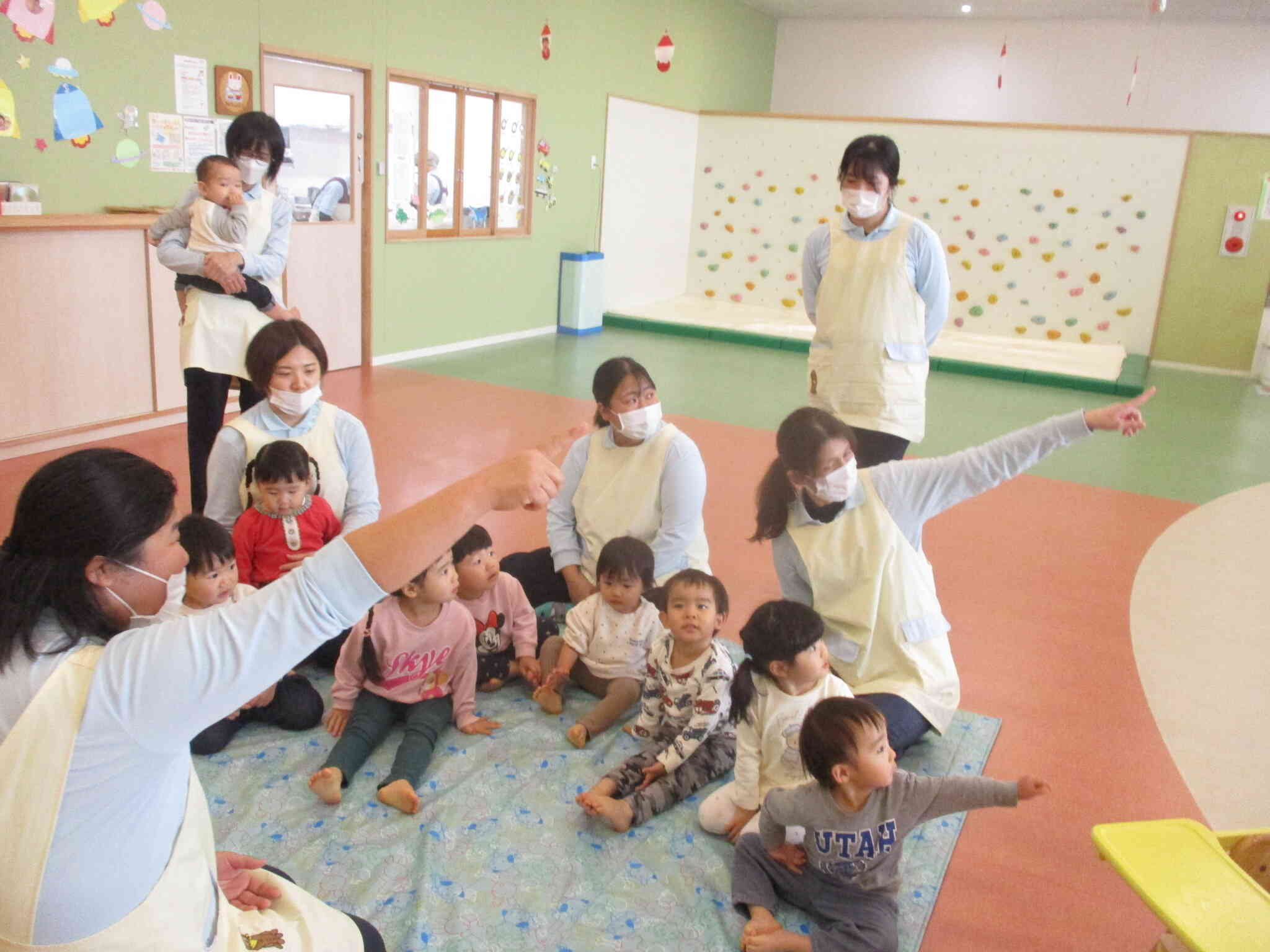 みんなそれぞれ自分の作った吊るし飾りを教えてくれました☆