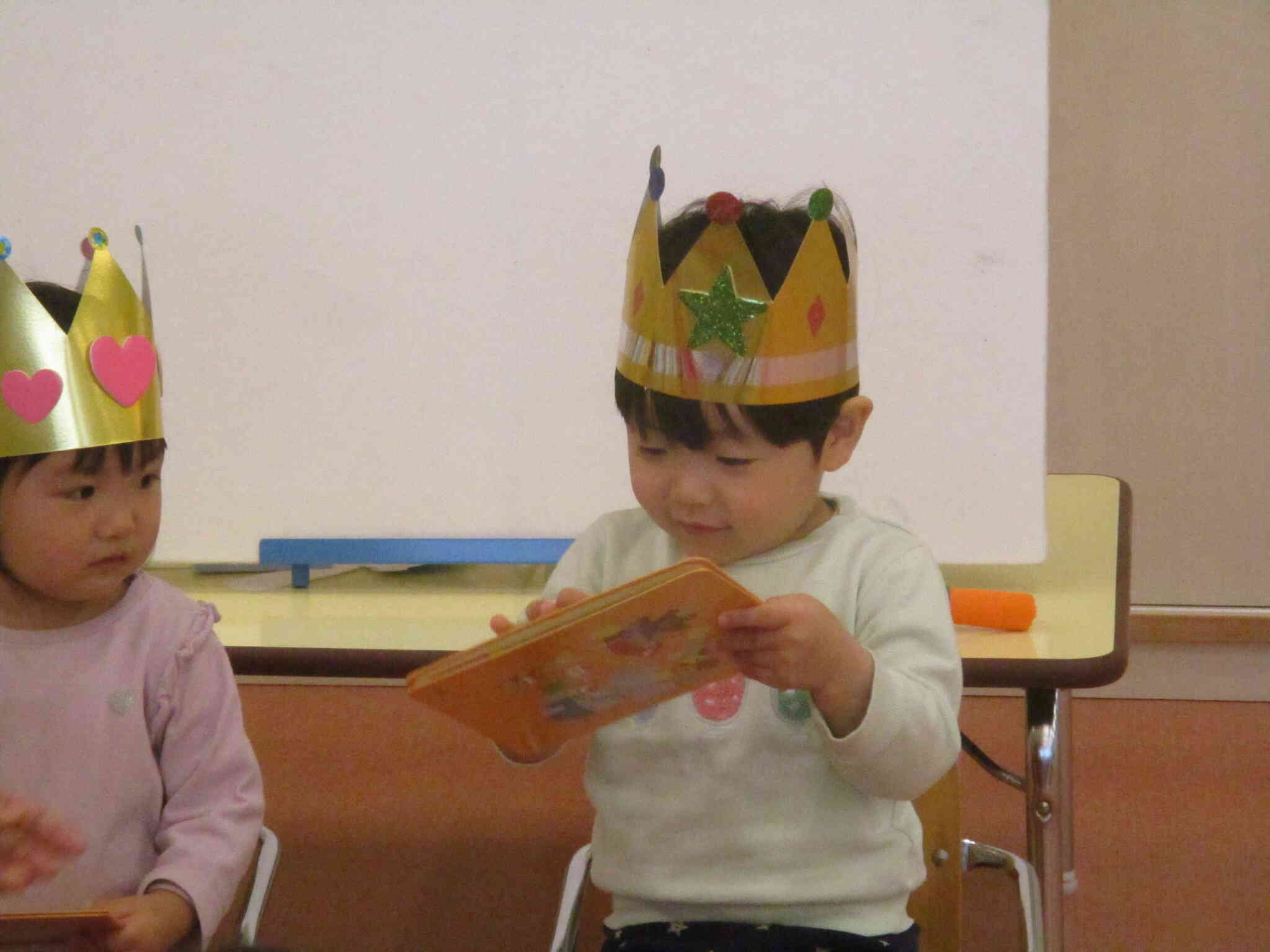 何が描いてあるかな～♪