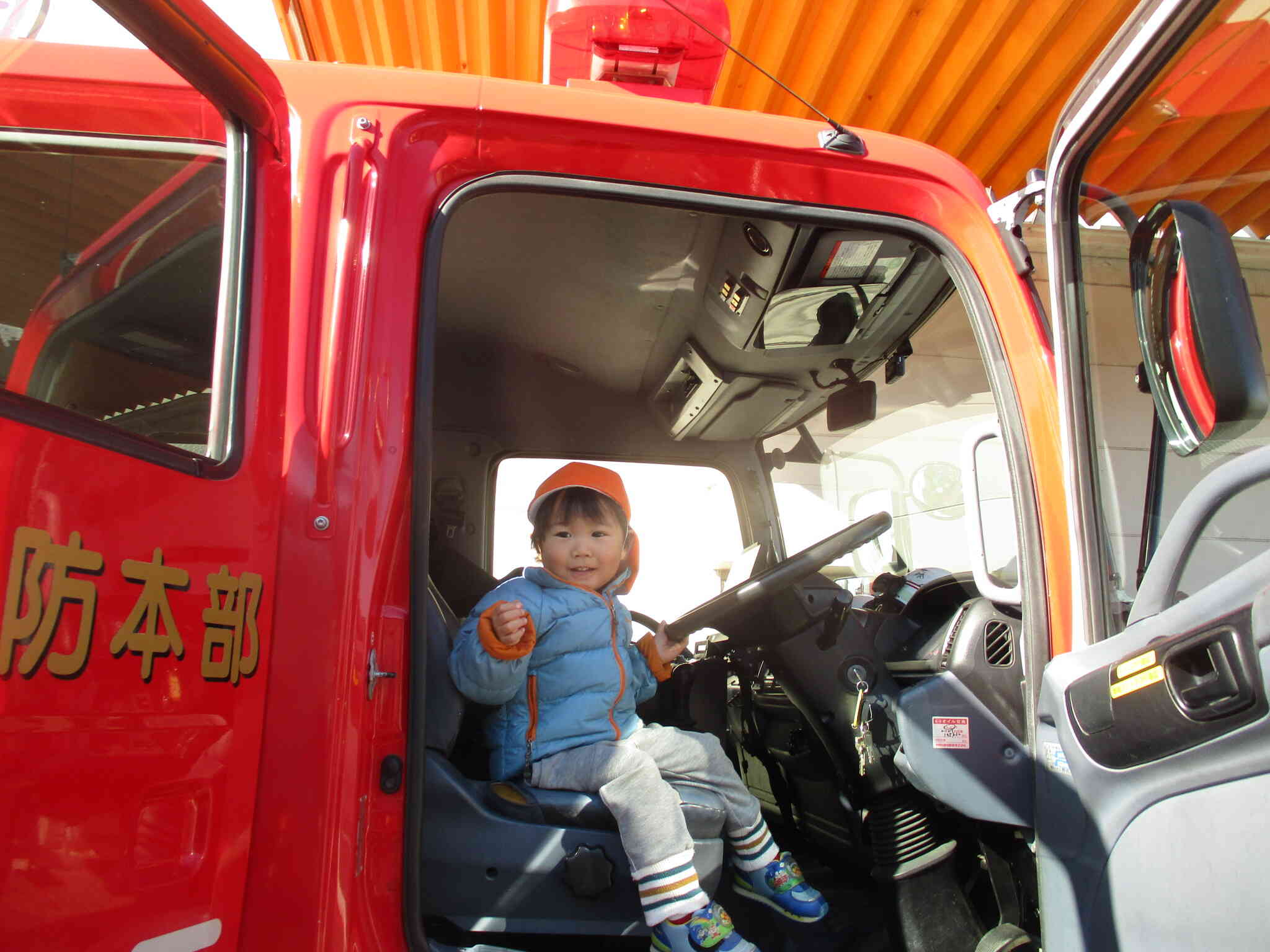 憧れの消防車に乗れて大満足！