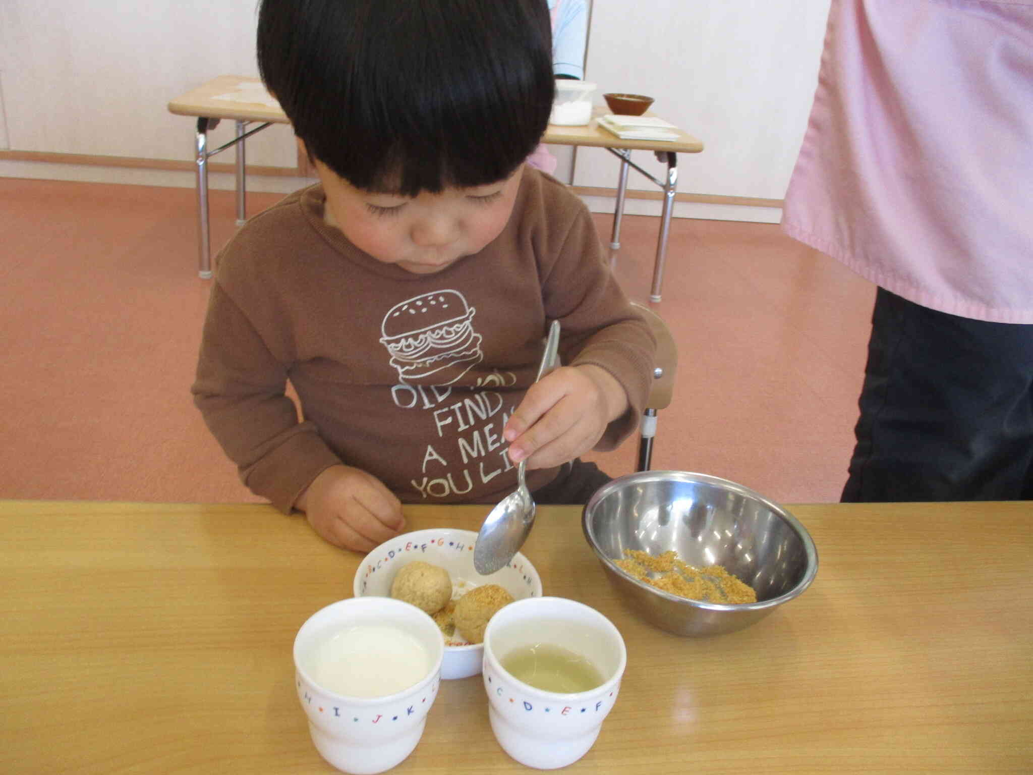 きな粉をたっぷりかけます♪