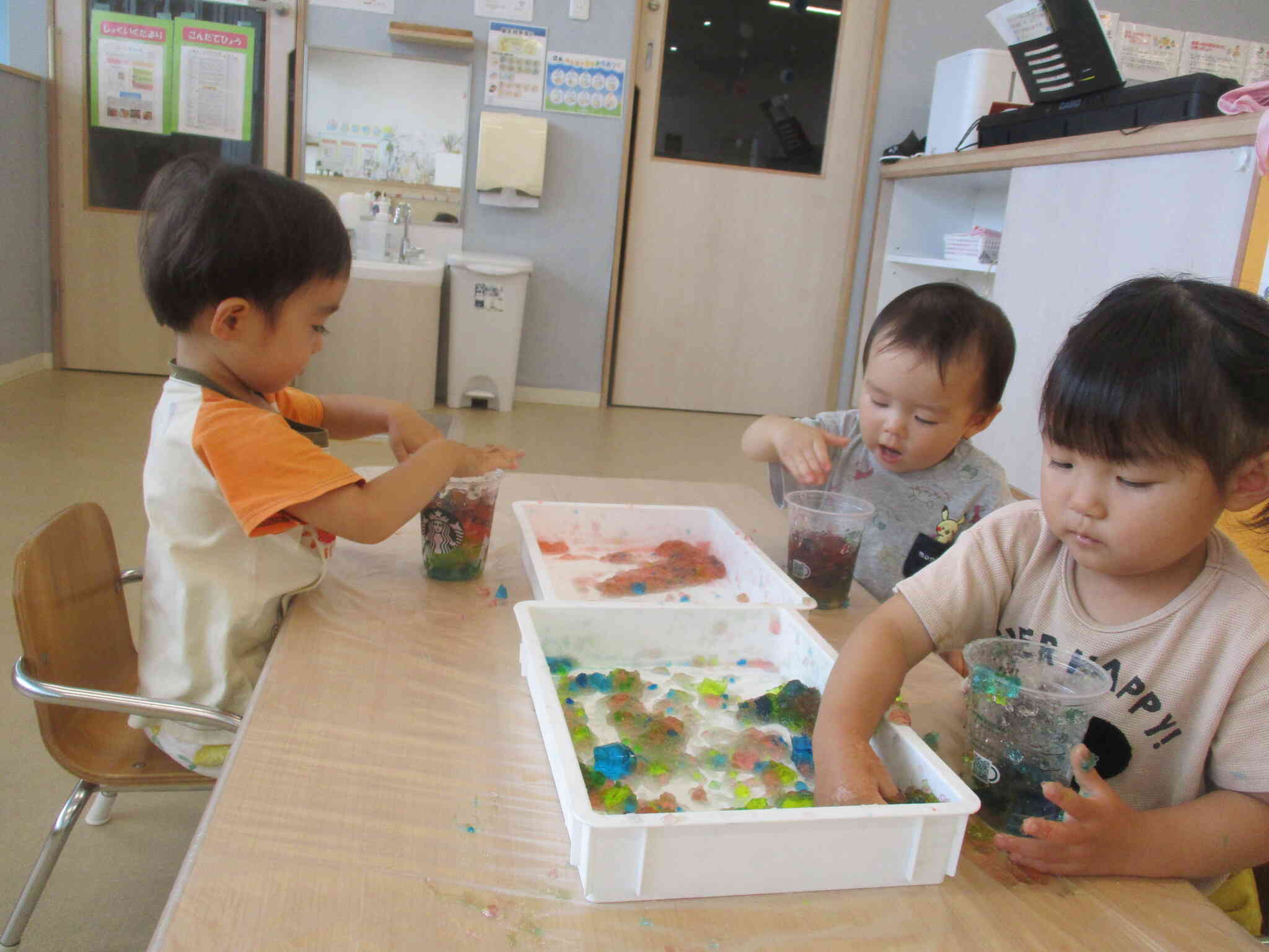 みんなで感触遊び!楽しいな~♪