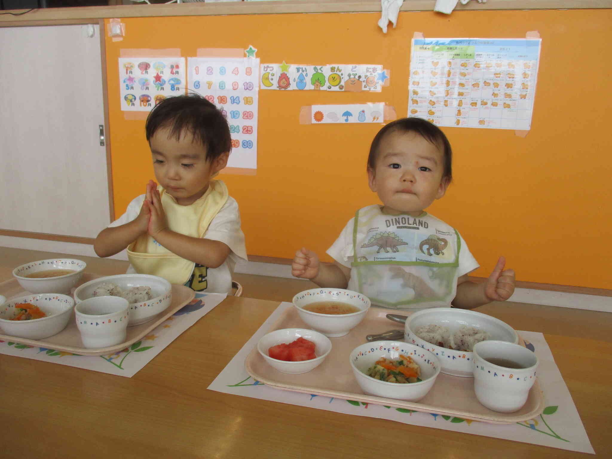 給食は色々な物がお星さまの形をしていました☆いただきま～す♪