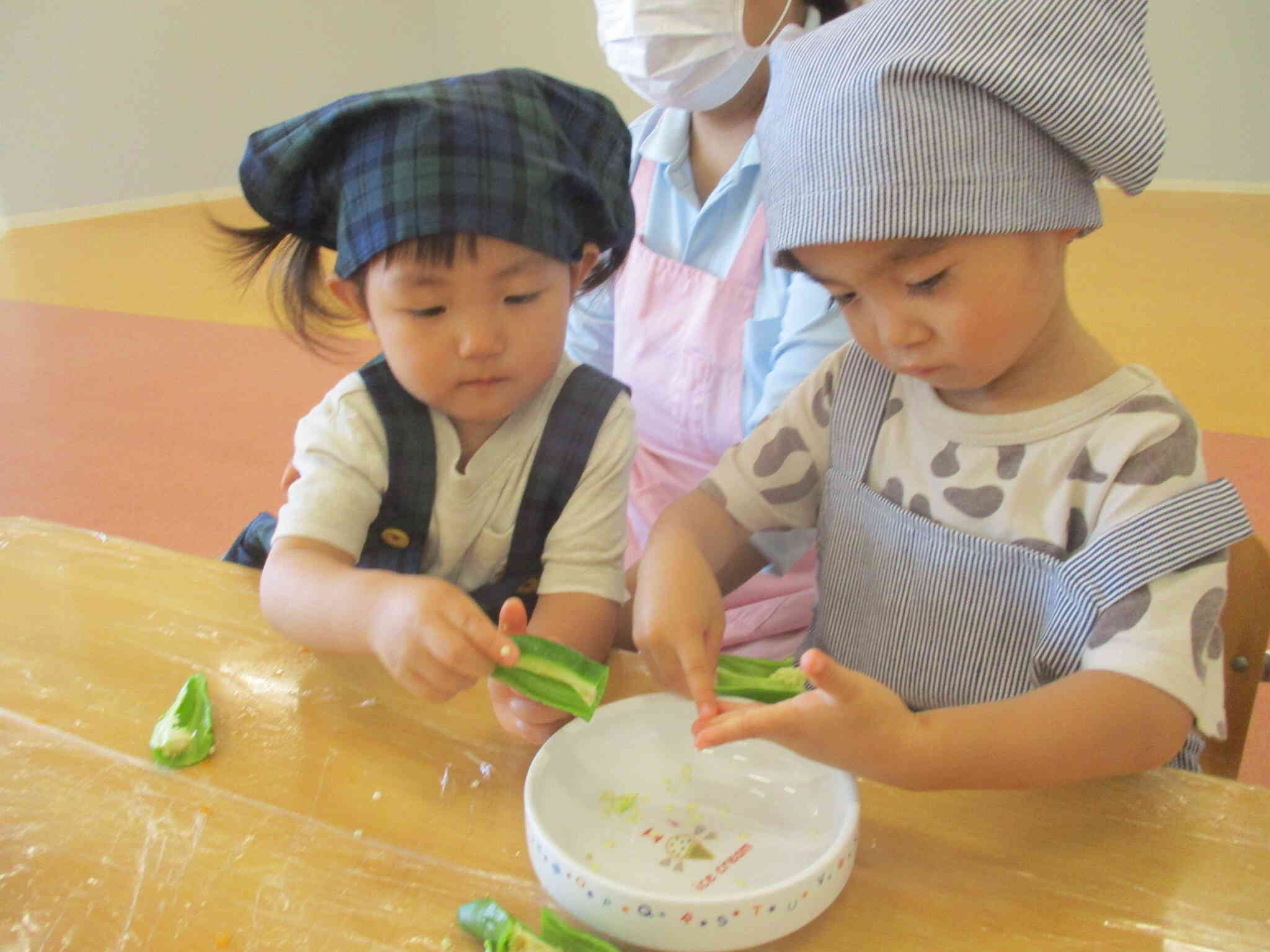 ピーマンのタネも取りました