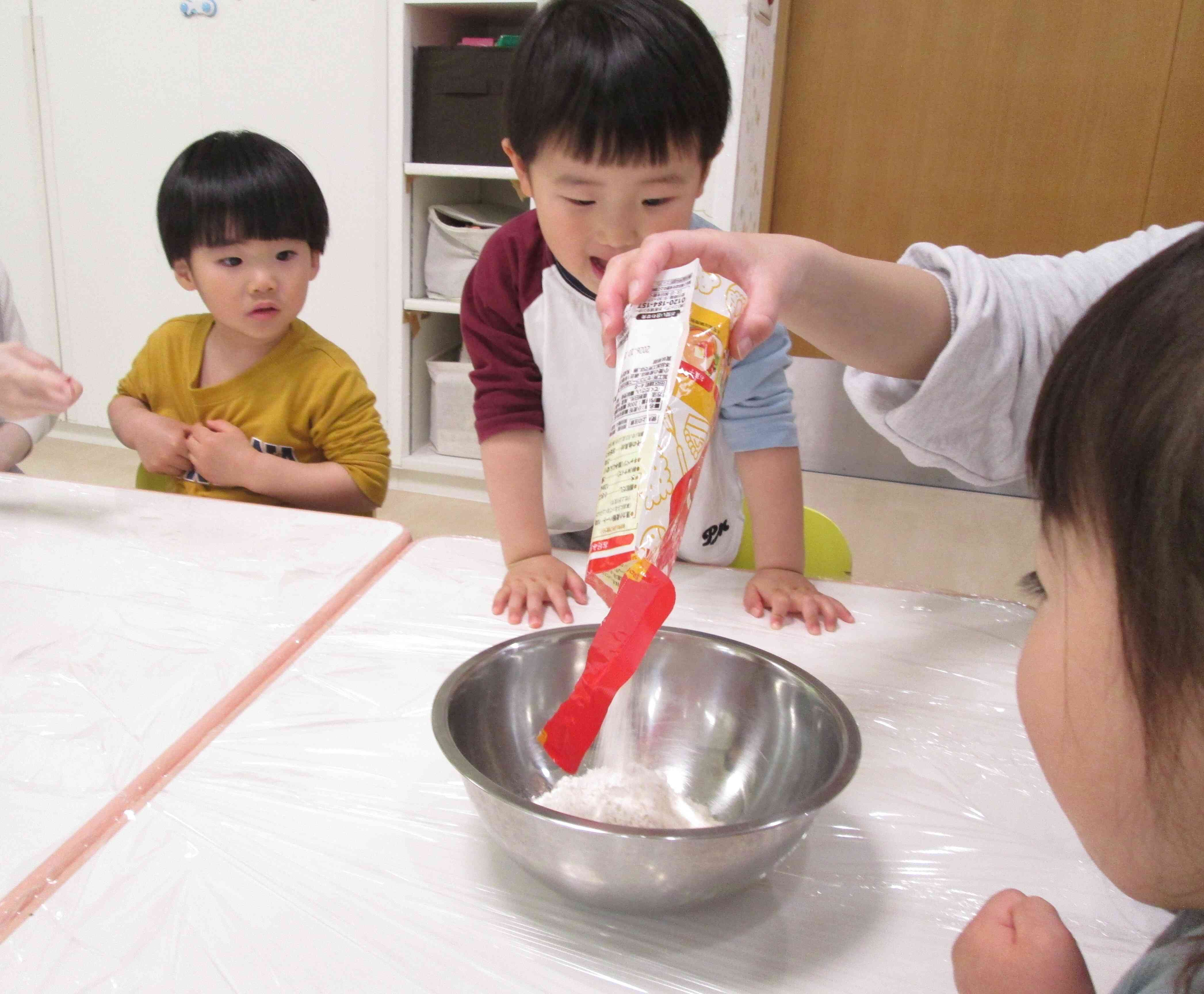 小麦粉粘土遊び