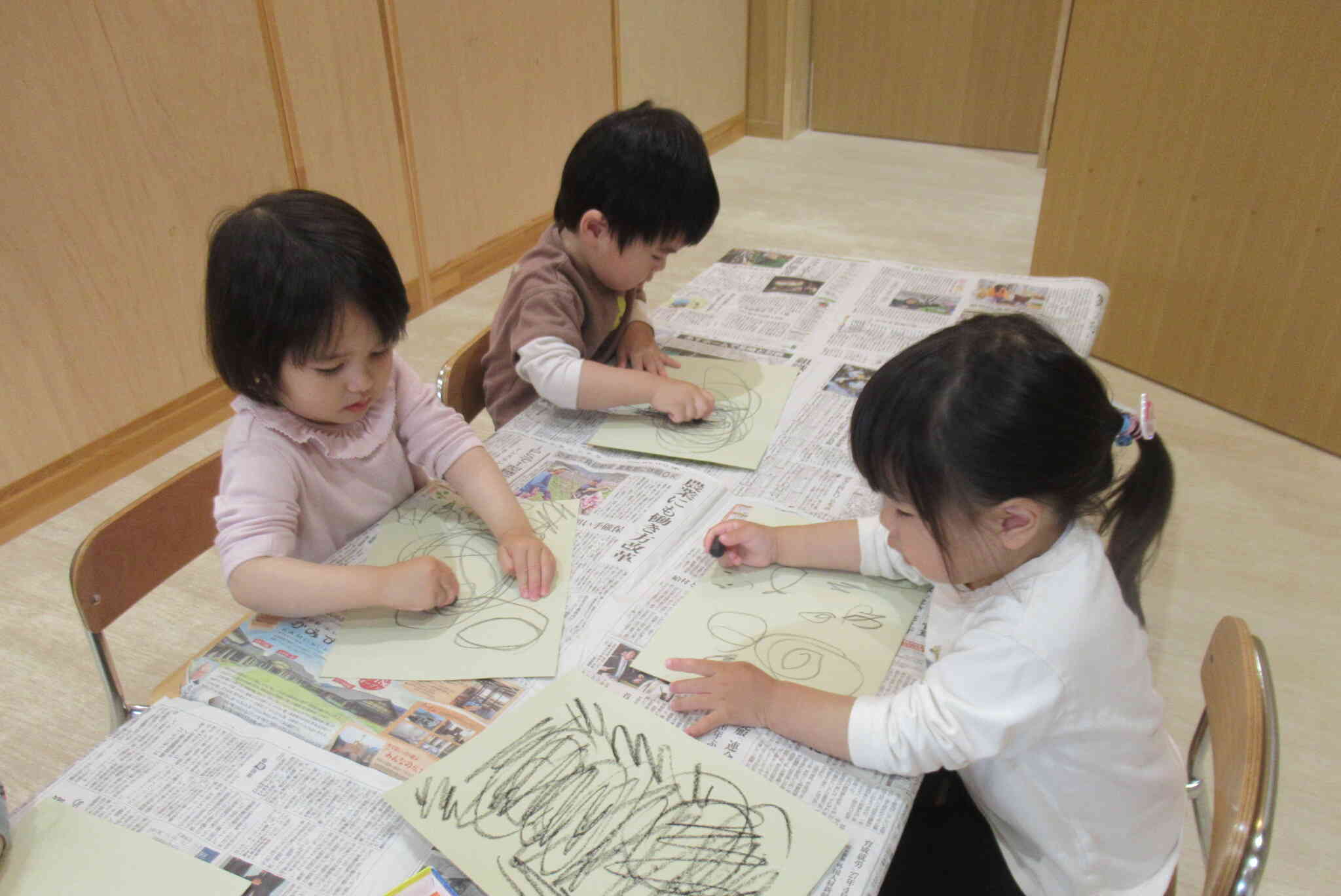 上手にクレヨンで塗れるかな？