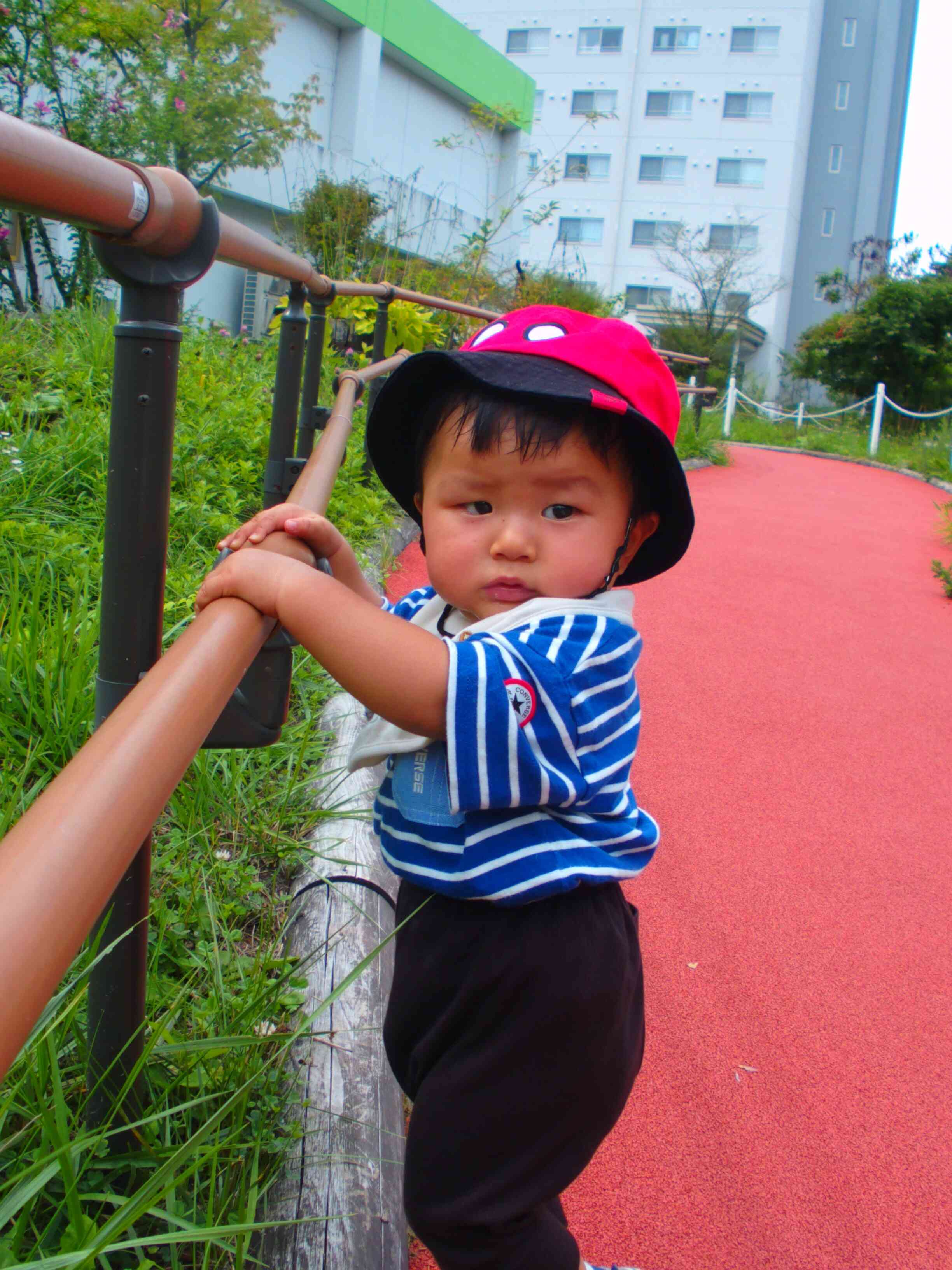 つかまり立ちもできるんだよ！