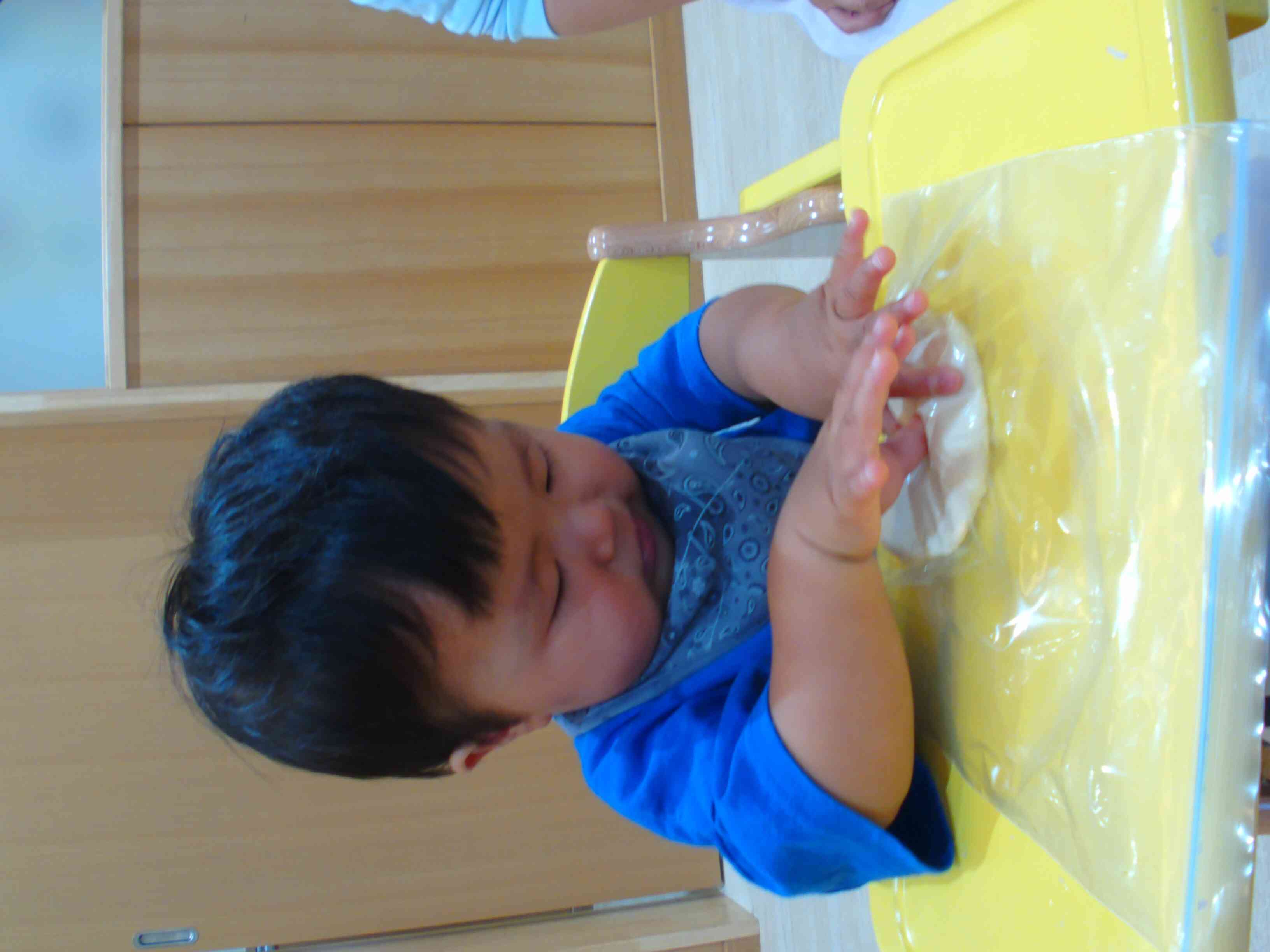 ０歳児も頑張って、ツンツンしてくれました(*'▽')