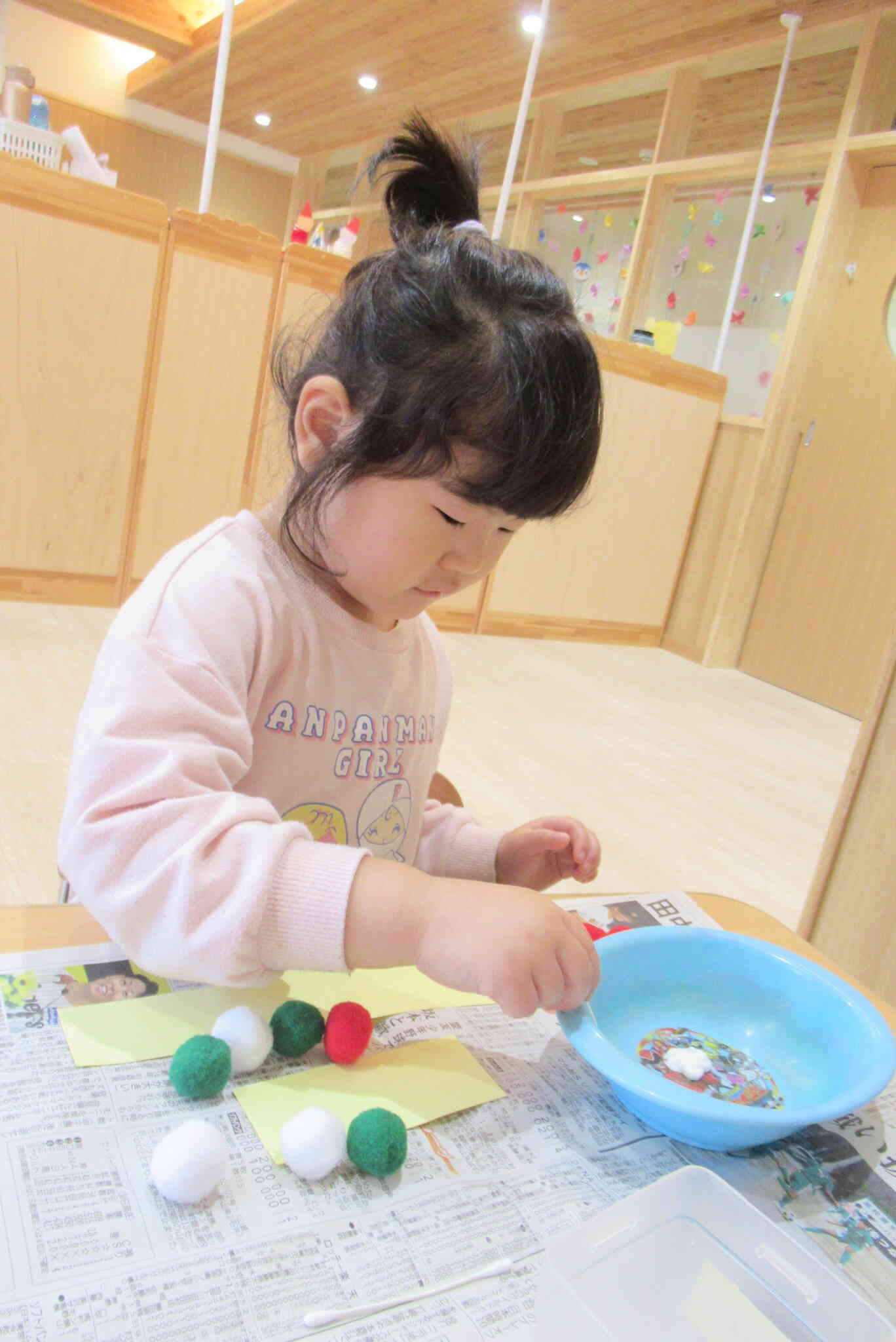 ボンドでちょんちょんして貼ったよ。