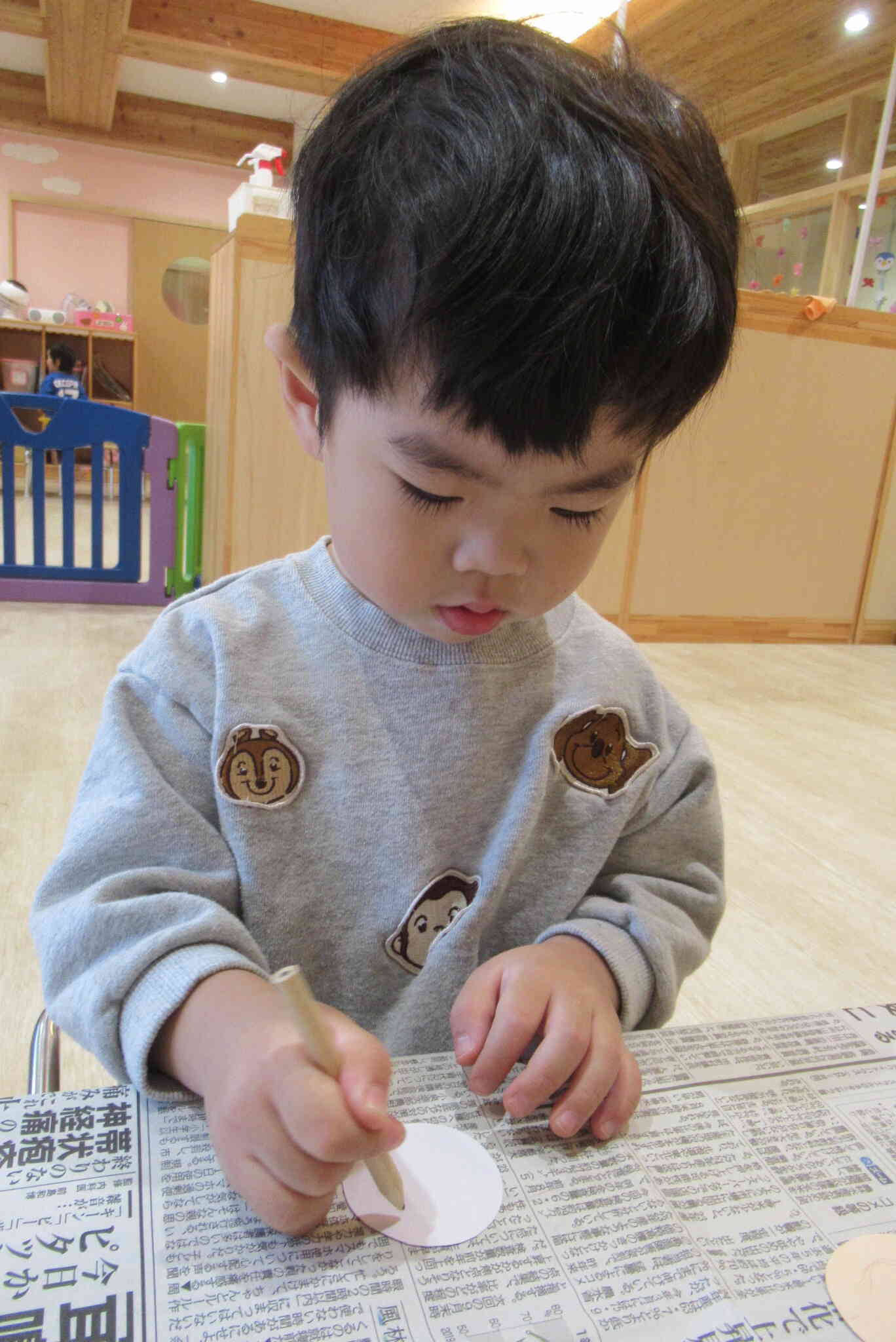 目や口を描くよ！