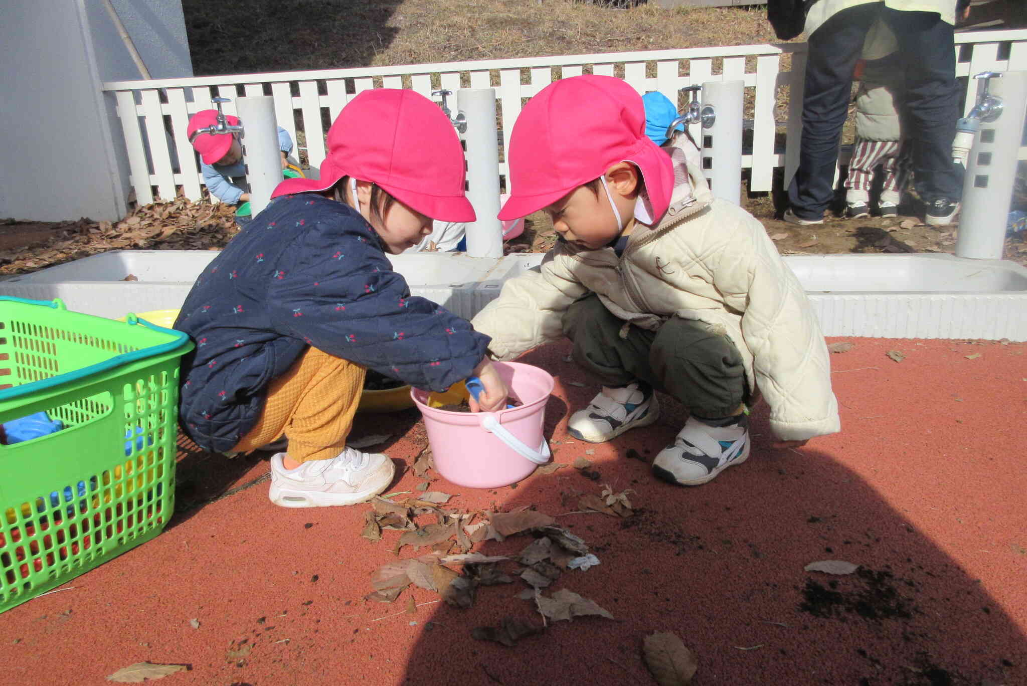 寒くても外遊びは楽しいね