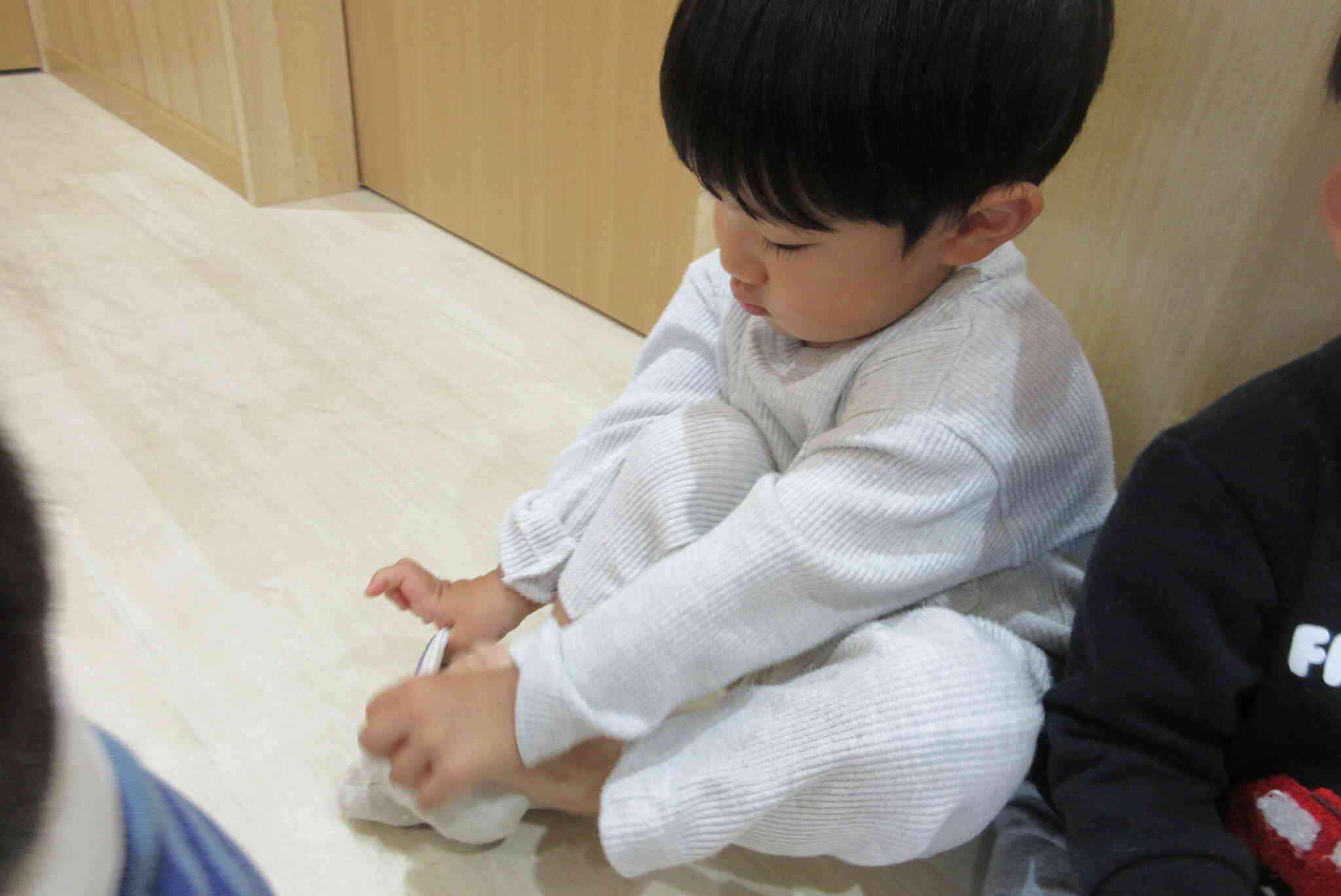 自分で靴下履けるよ☆