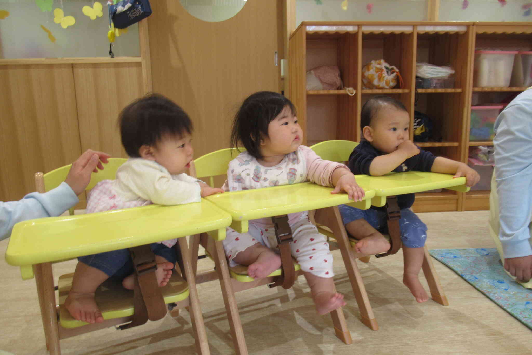 小さいお友達も上手に座っています