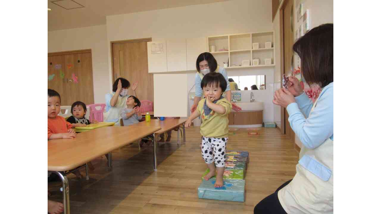 ０歳児クラスのお友だちもチャレンジ