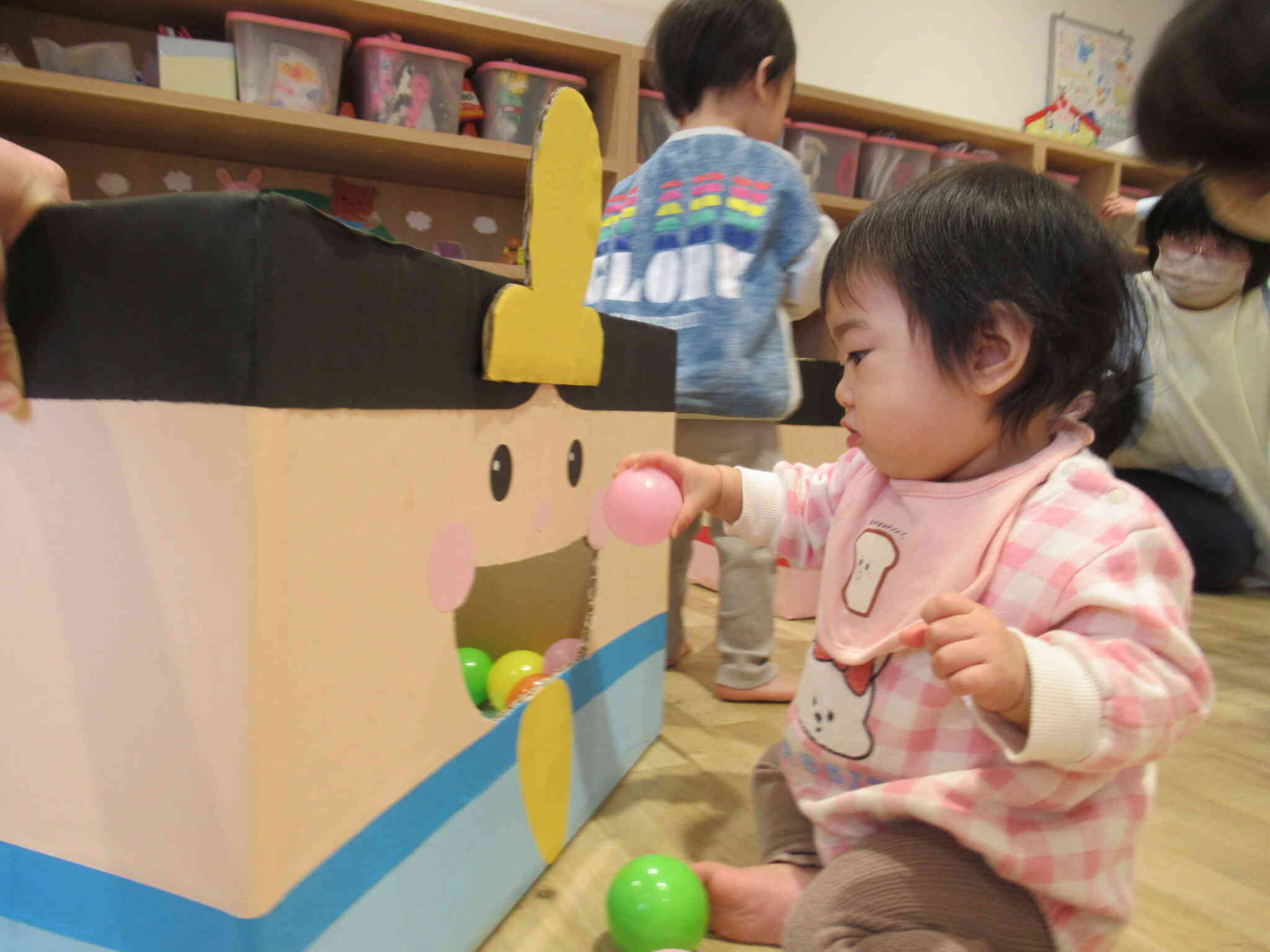 お座りのお友だちも、お口に、あ～ん♪