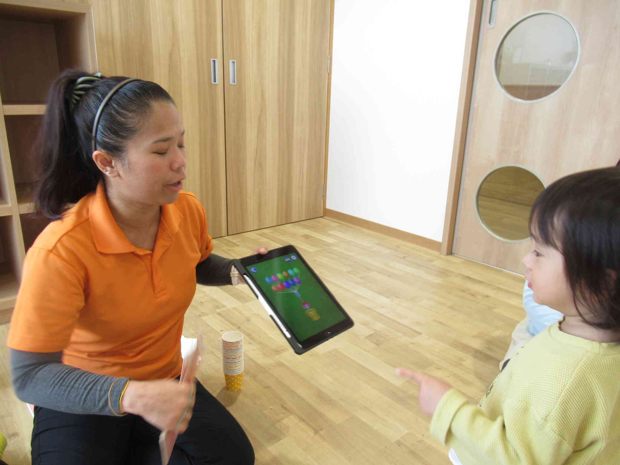 みんな大好きなゲームです♪順番に風船にタッチ！ぼくはどれにしようかな？
