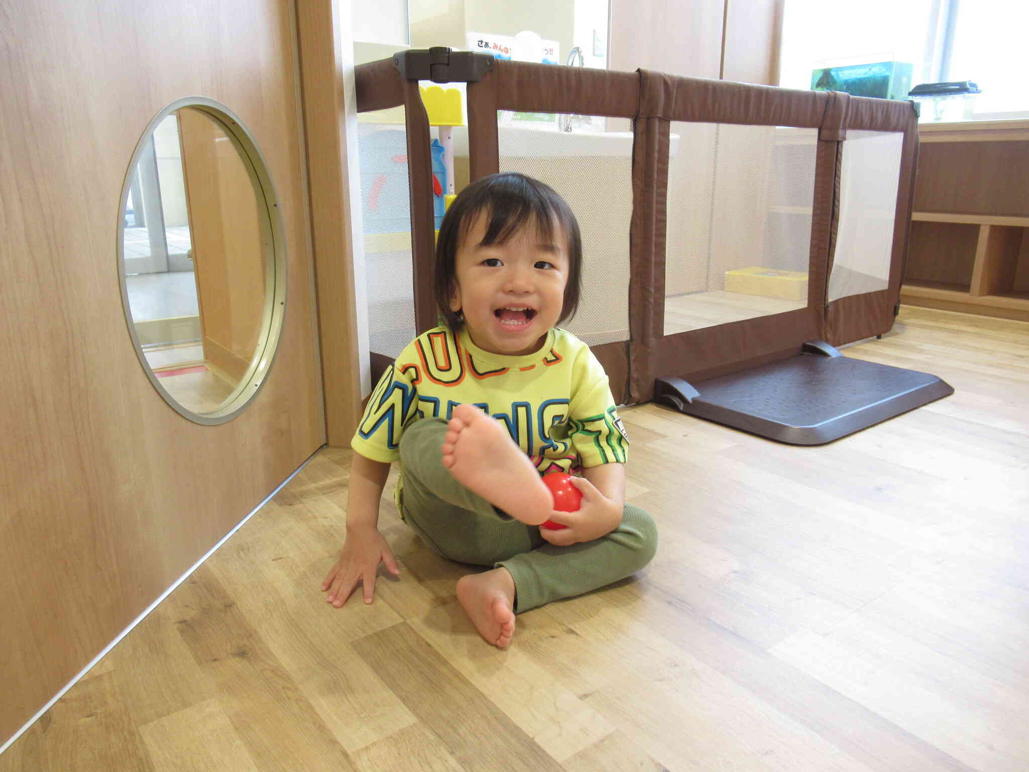 じゃじゃーんっ☆ぼくの足は・・・ここだよ！