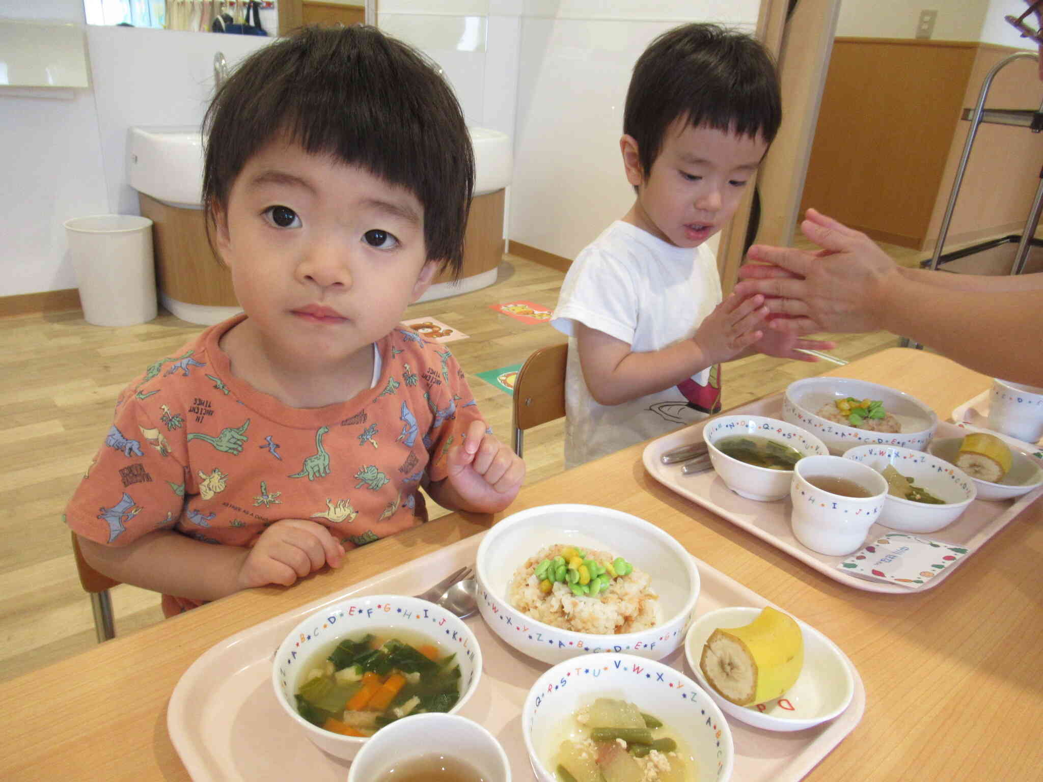 みんなが皮むきしたとうもろこしは、給食の混ぜ寿司のトッピングに登場しました！