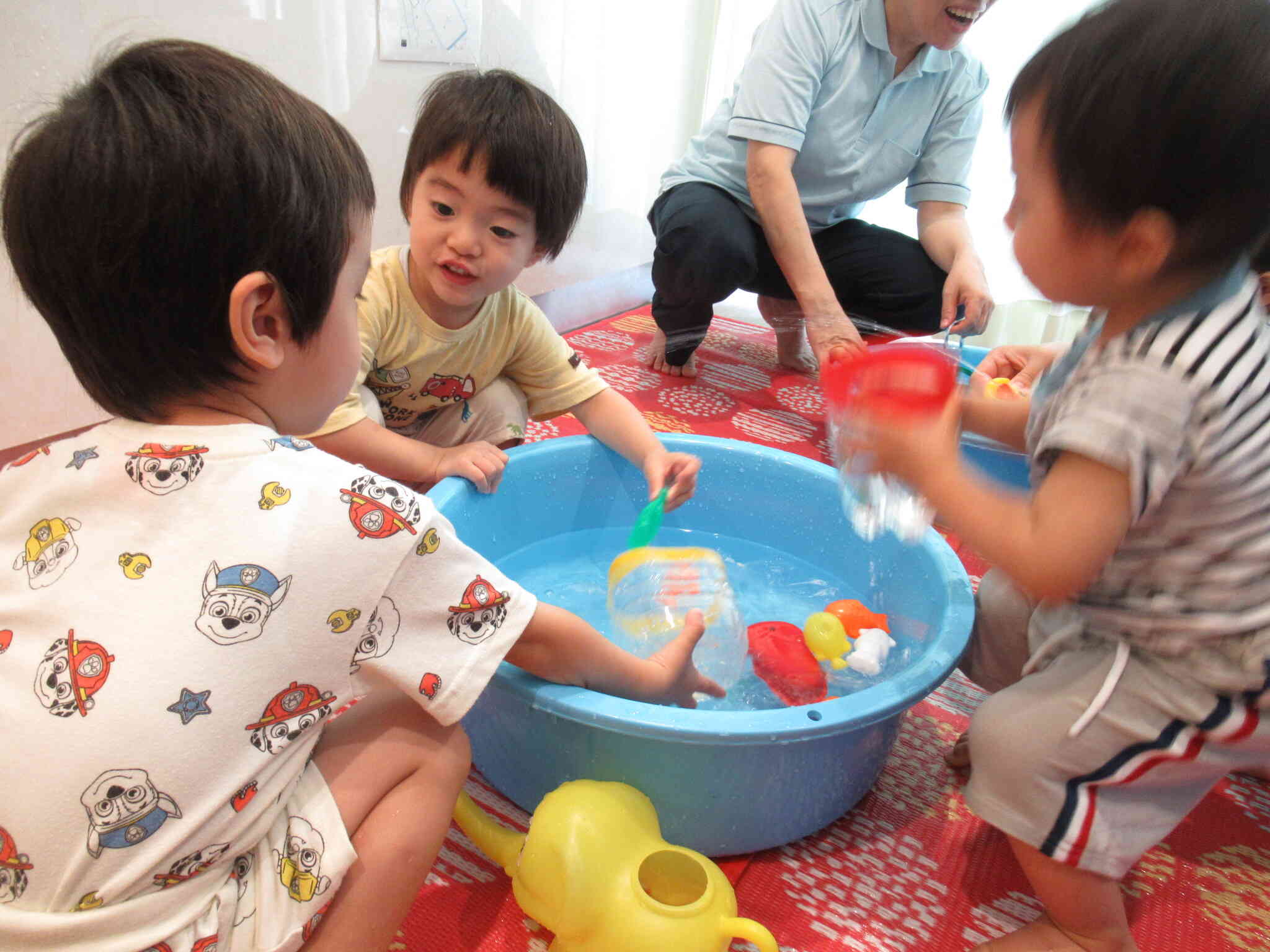 「〇〇くんは、どのさかなにする？」「オレンジ！」