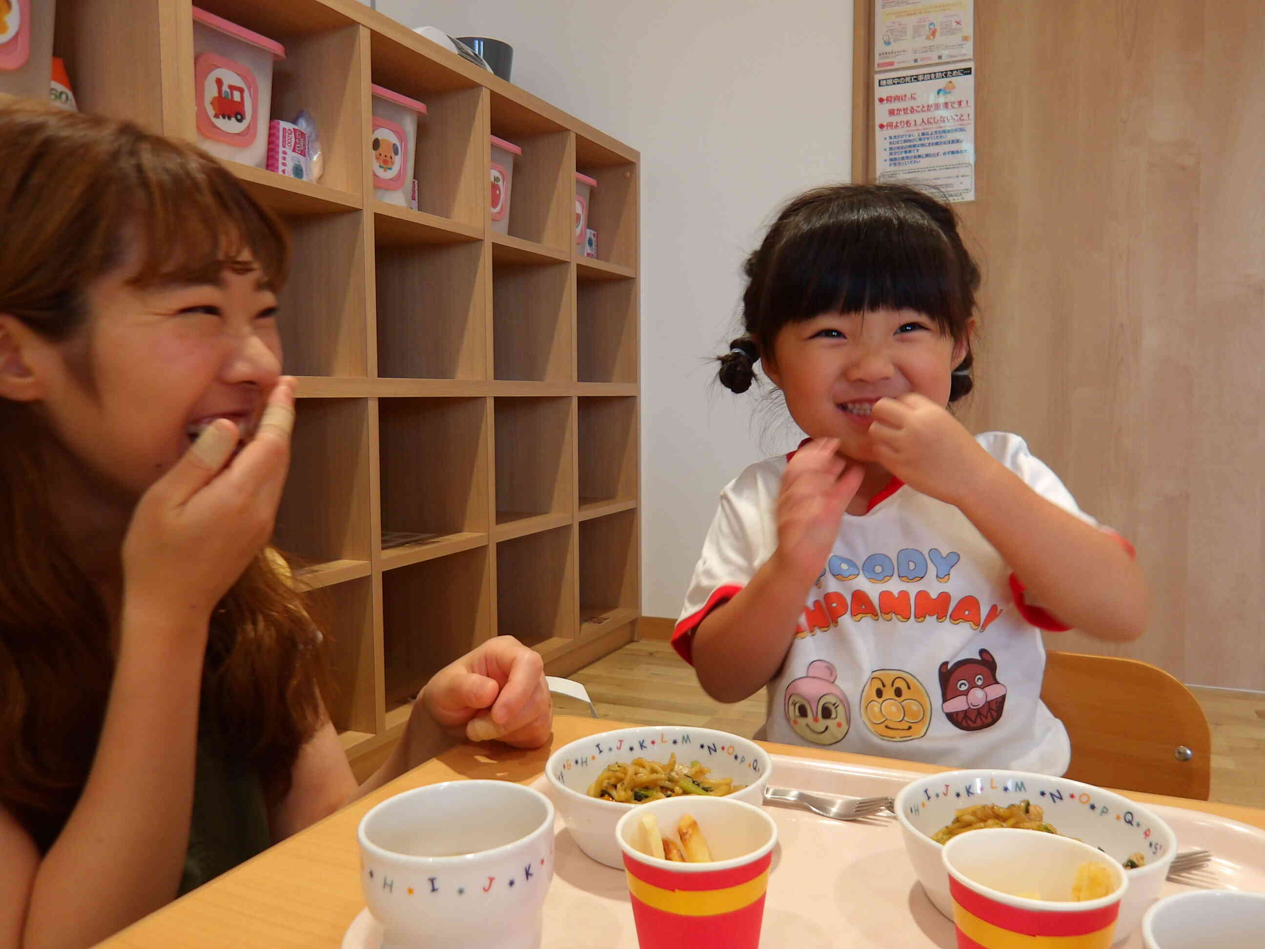 ママと一緒に食べるとおいしいね♡