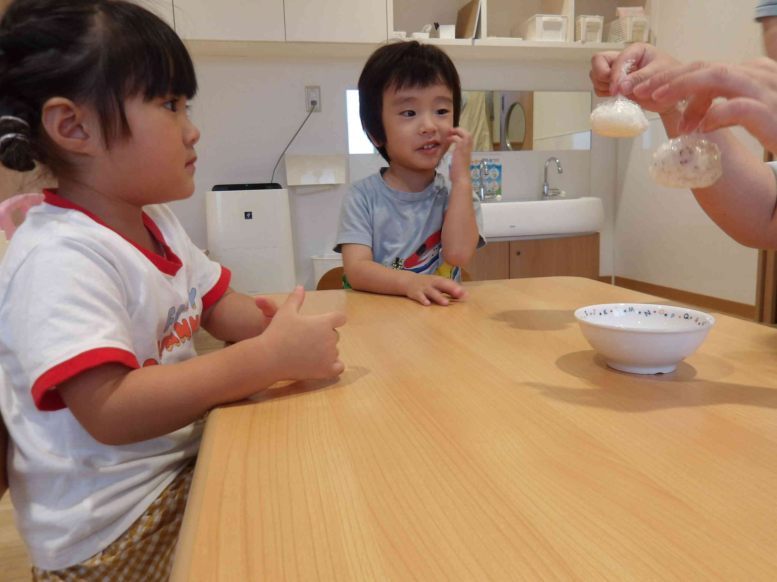 9月食育活動～おにぎりを握ってみよう♪～