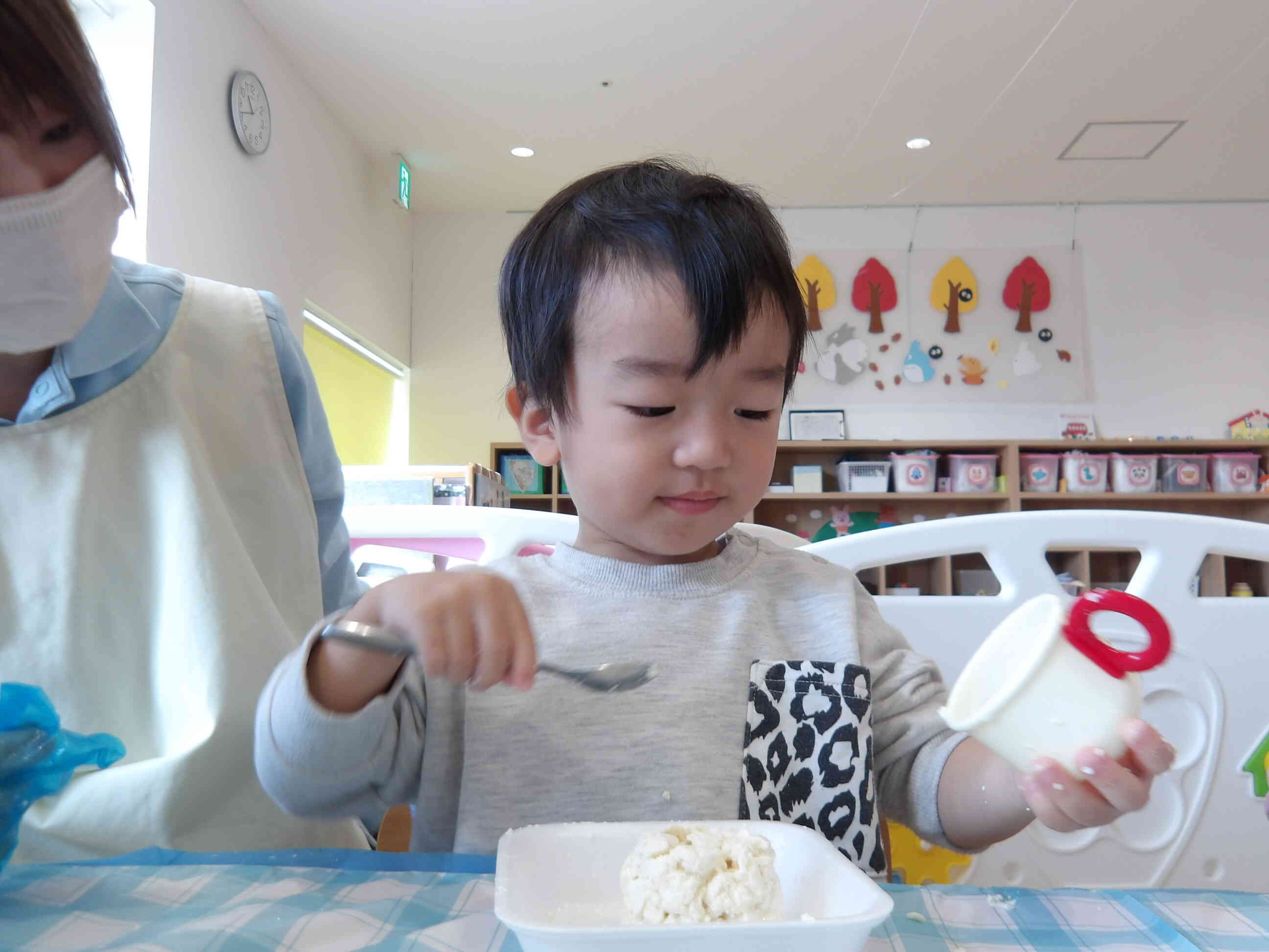 コップをひっくり返すと豆腐プリンのできあがり☆