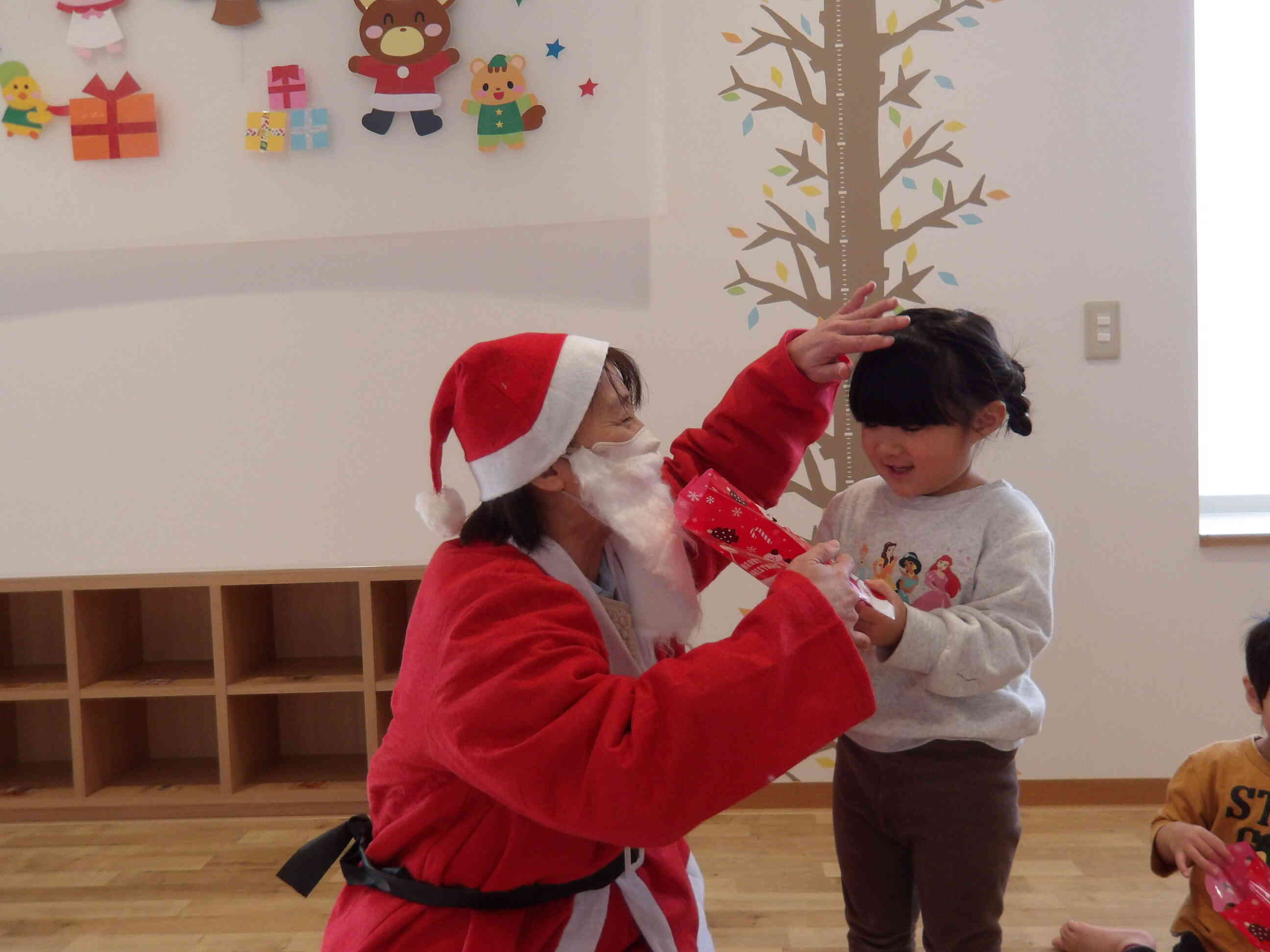 サンタさんに褒めてもらいました♡なんだか恥ずかしい♪