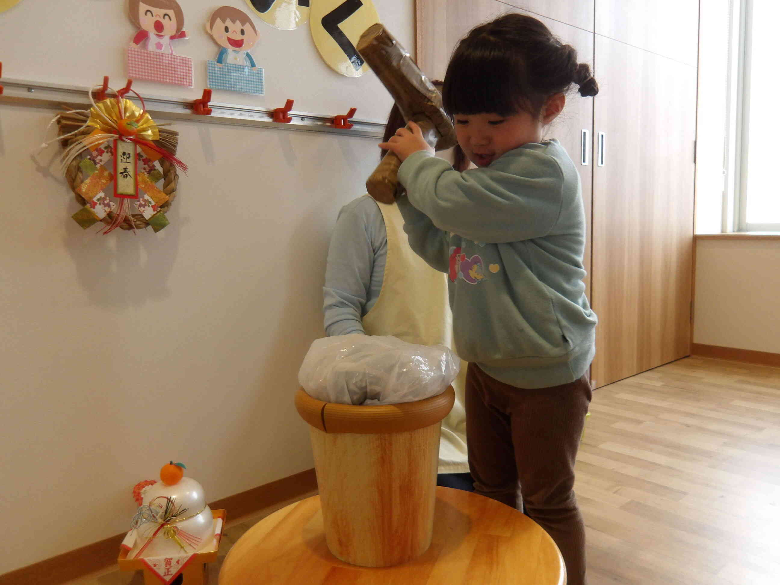 １月食育活動～もちつきごっこ～