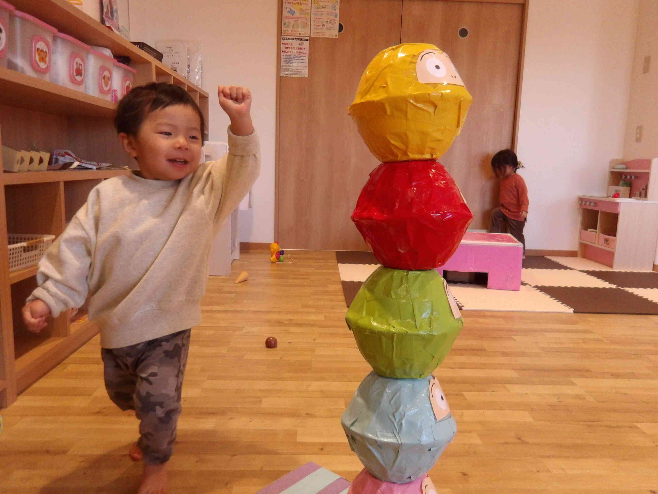 「せんせい、みてみてーっ♡」