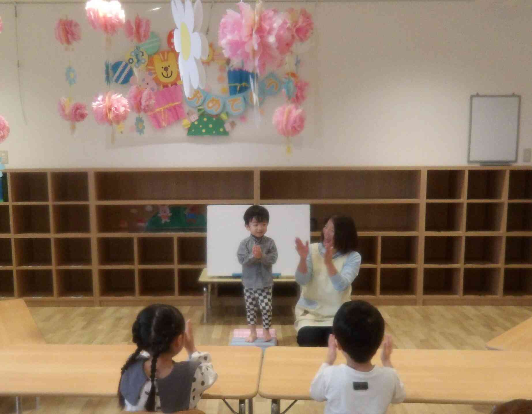 一人ずつ前に出て、お名前を言うことが出来ました☆