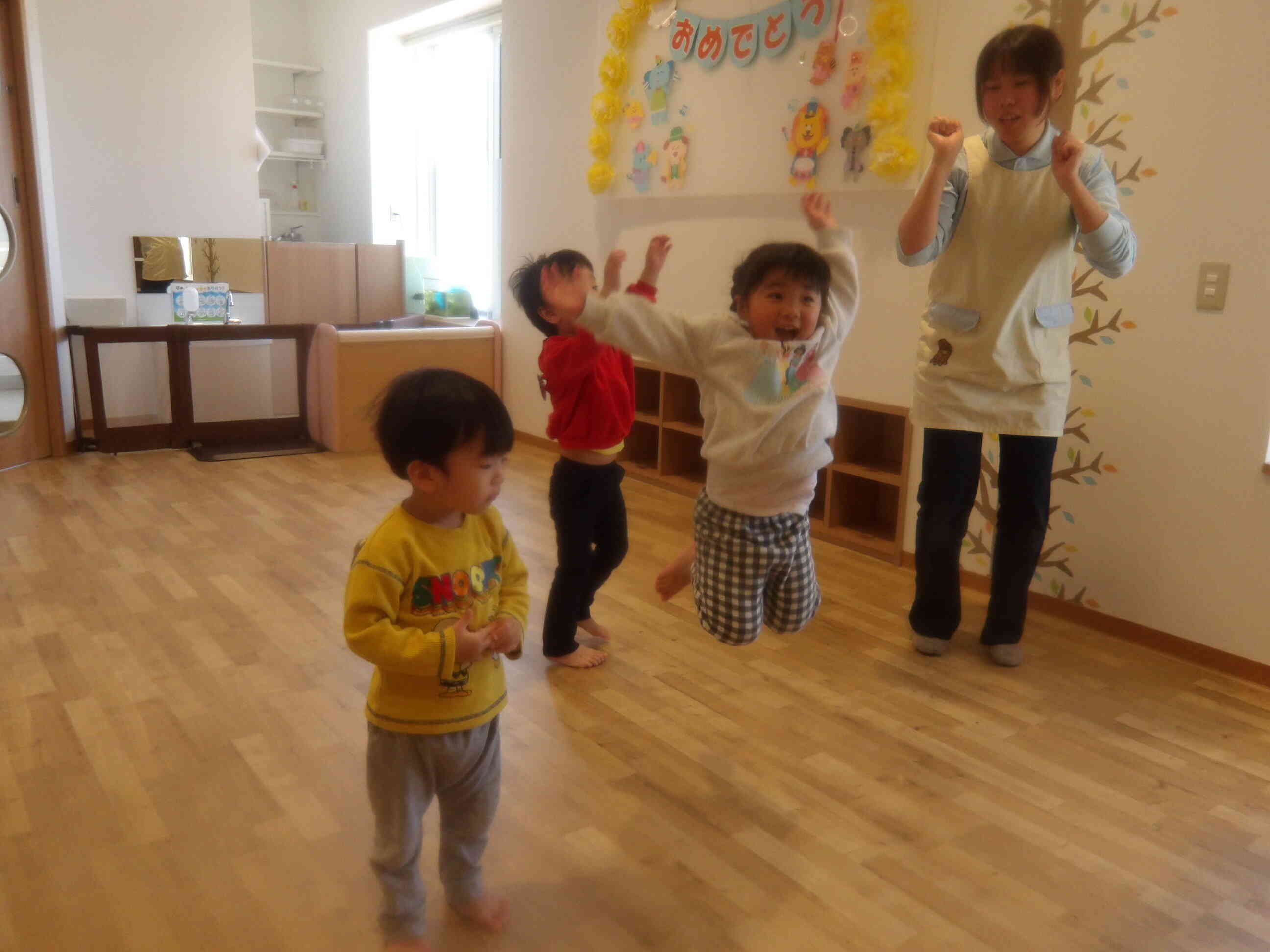 大好きな英語のダンスタイム♪ワクワクが伝わってきますね☆