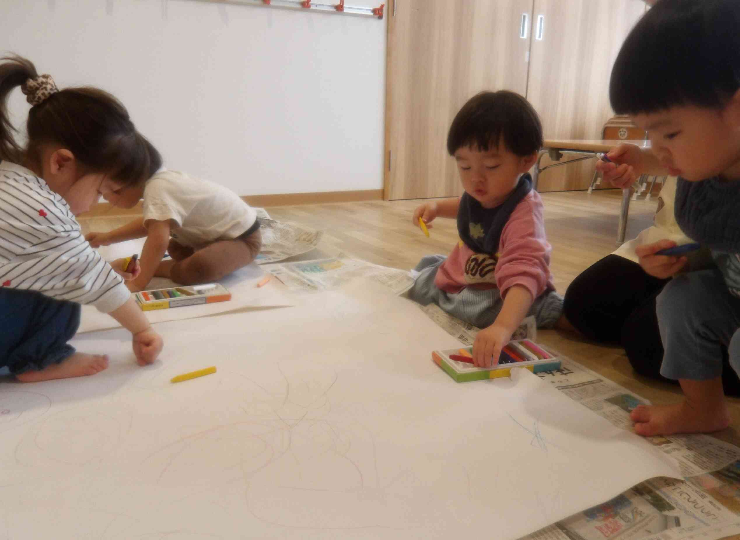 大きな紙に、ワクワクがとまりません♪