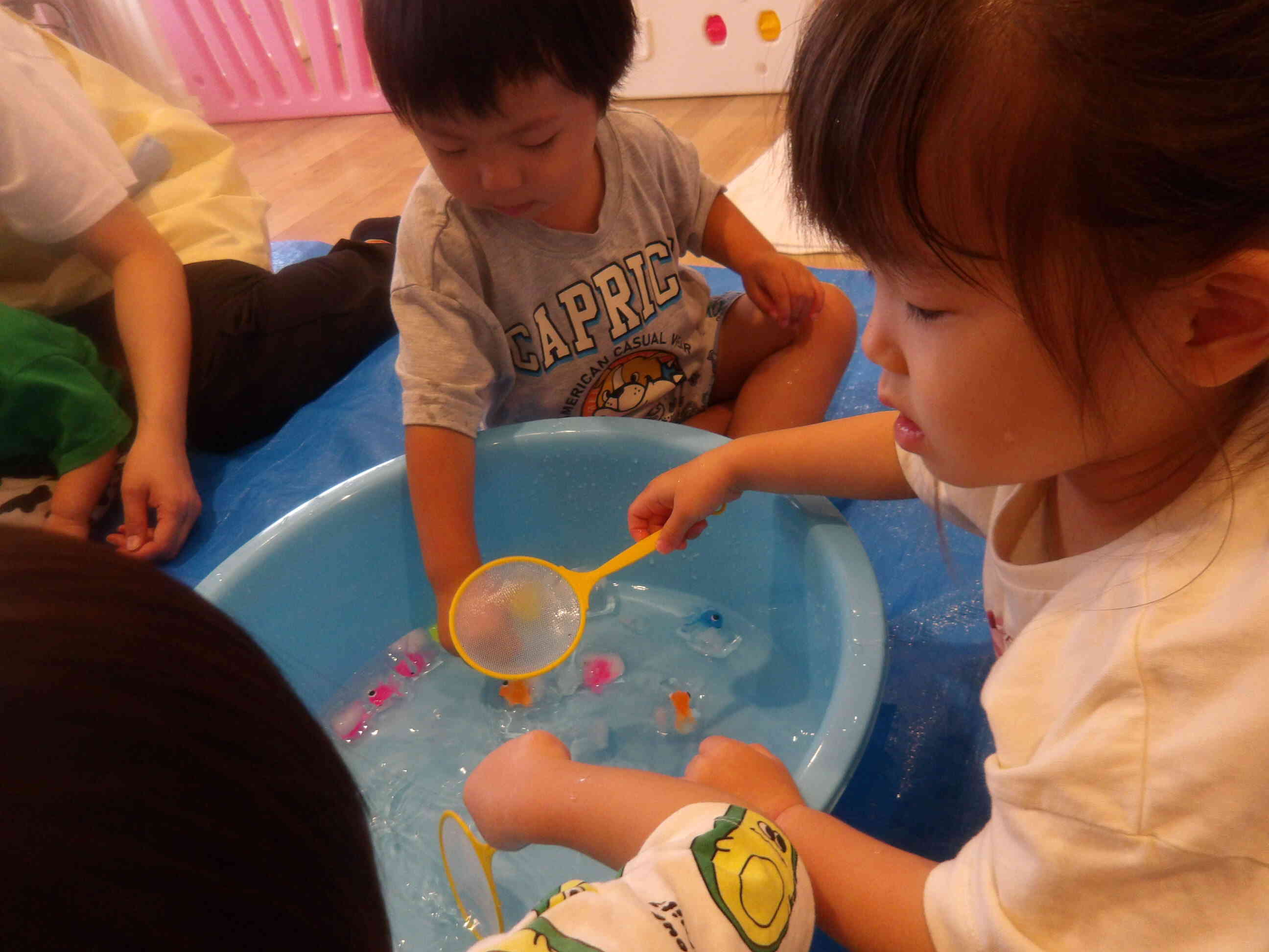 氷の中には・・・？