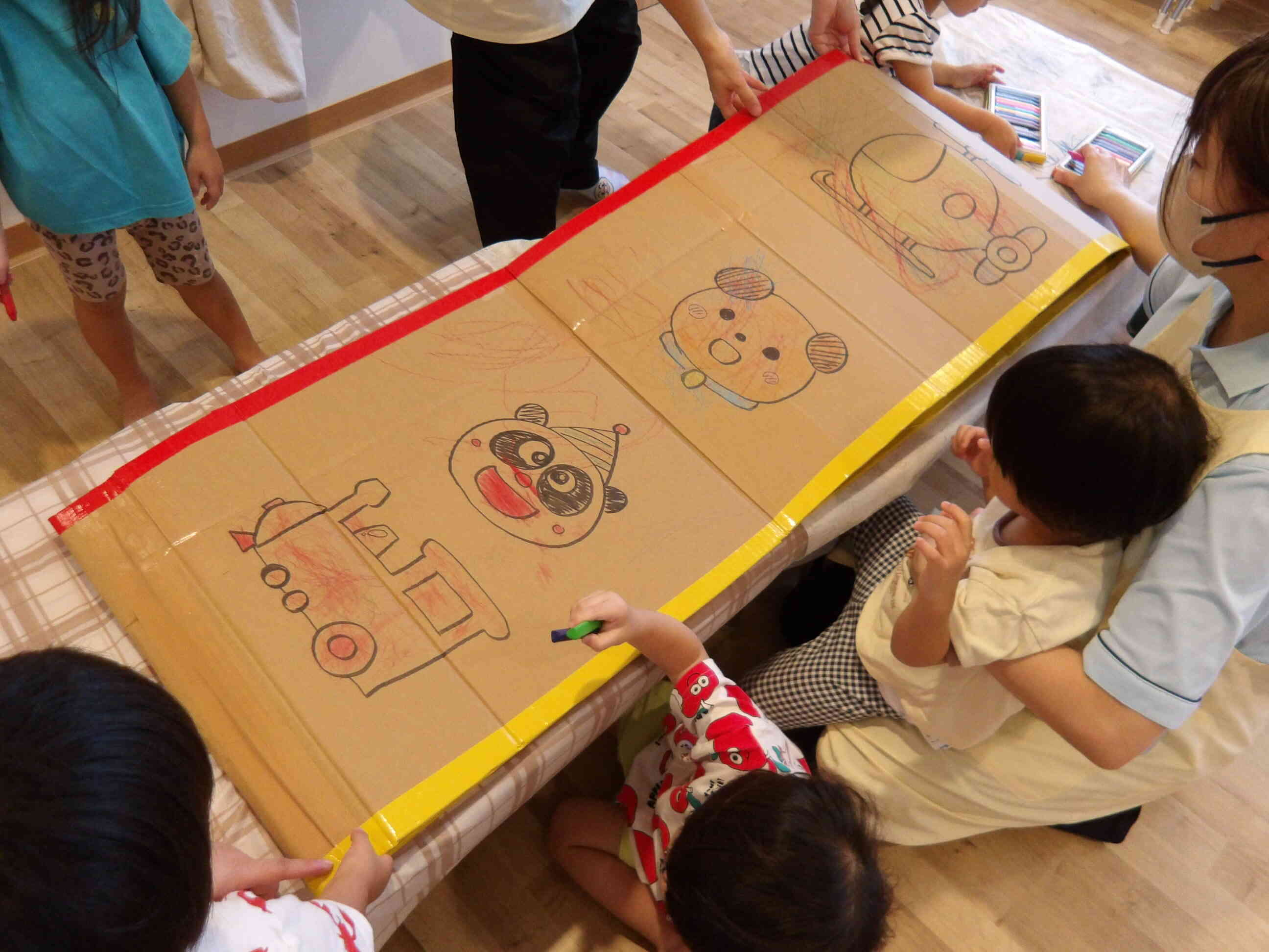 ダンボールキャタピラーで遊ぼう☆
